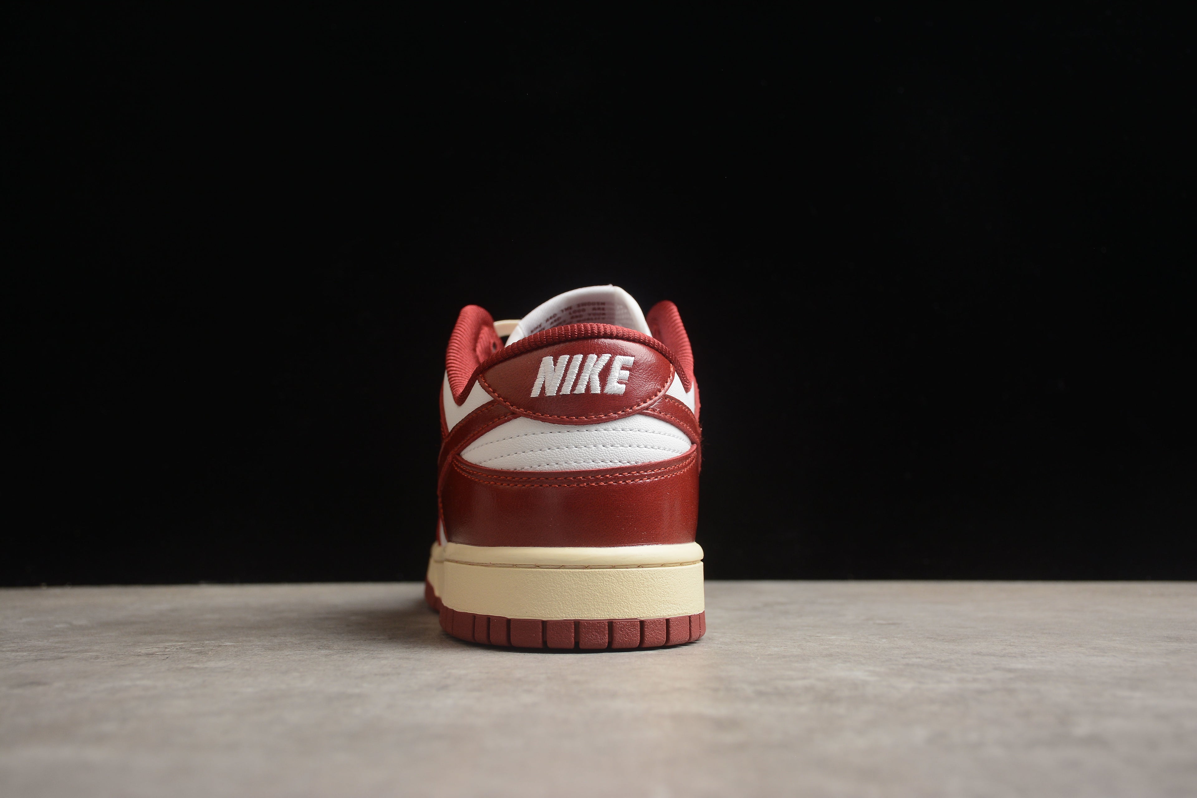 Dunk SB – Rojo / Blanco