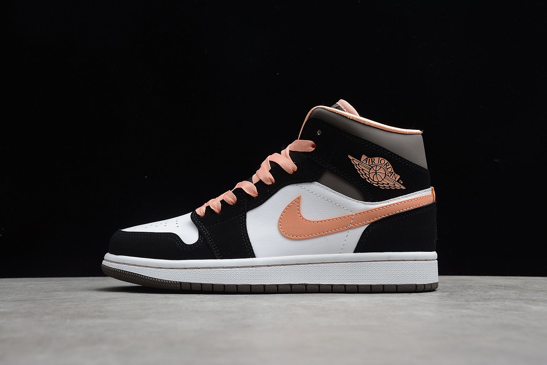 Air Jordan 1 Mid – Negro / Rosa