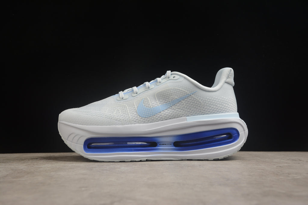 Vomero Premium – Blanco / Azul Oscuro