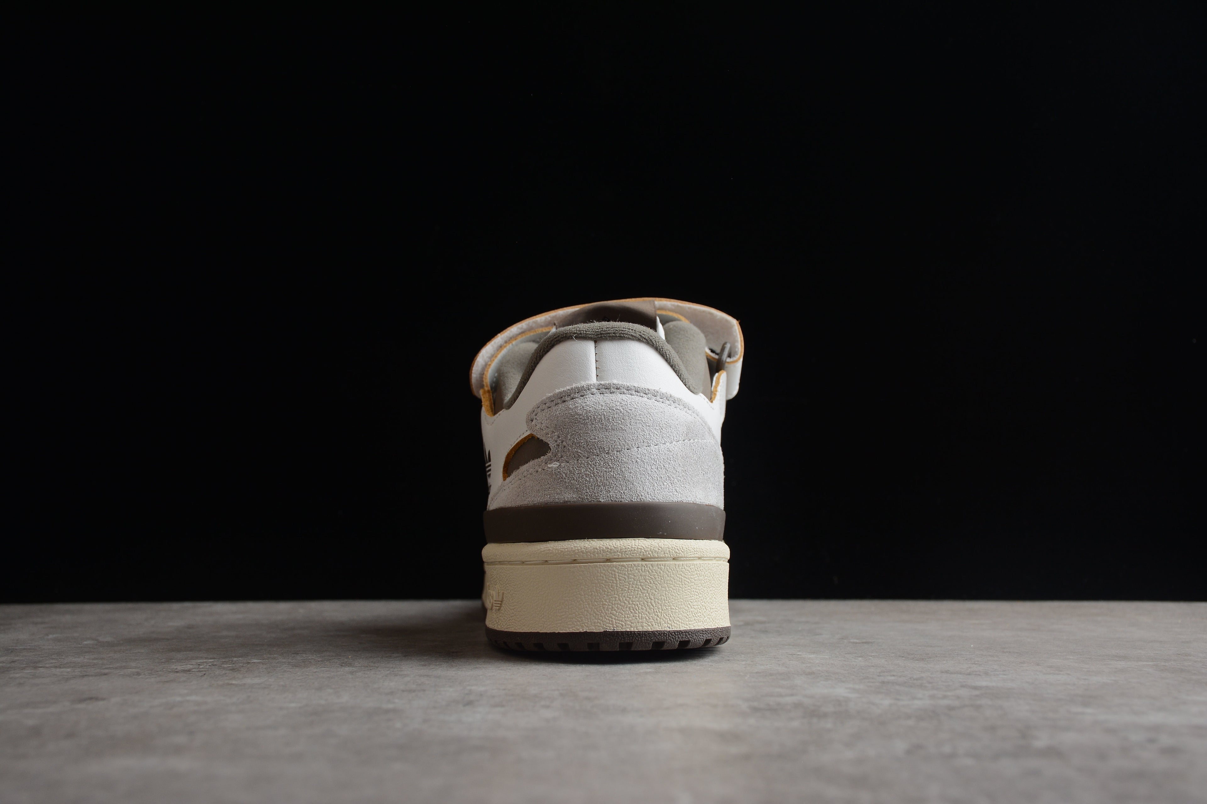 Adidas Forum – Beige / Marrón / Negro