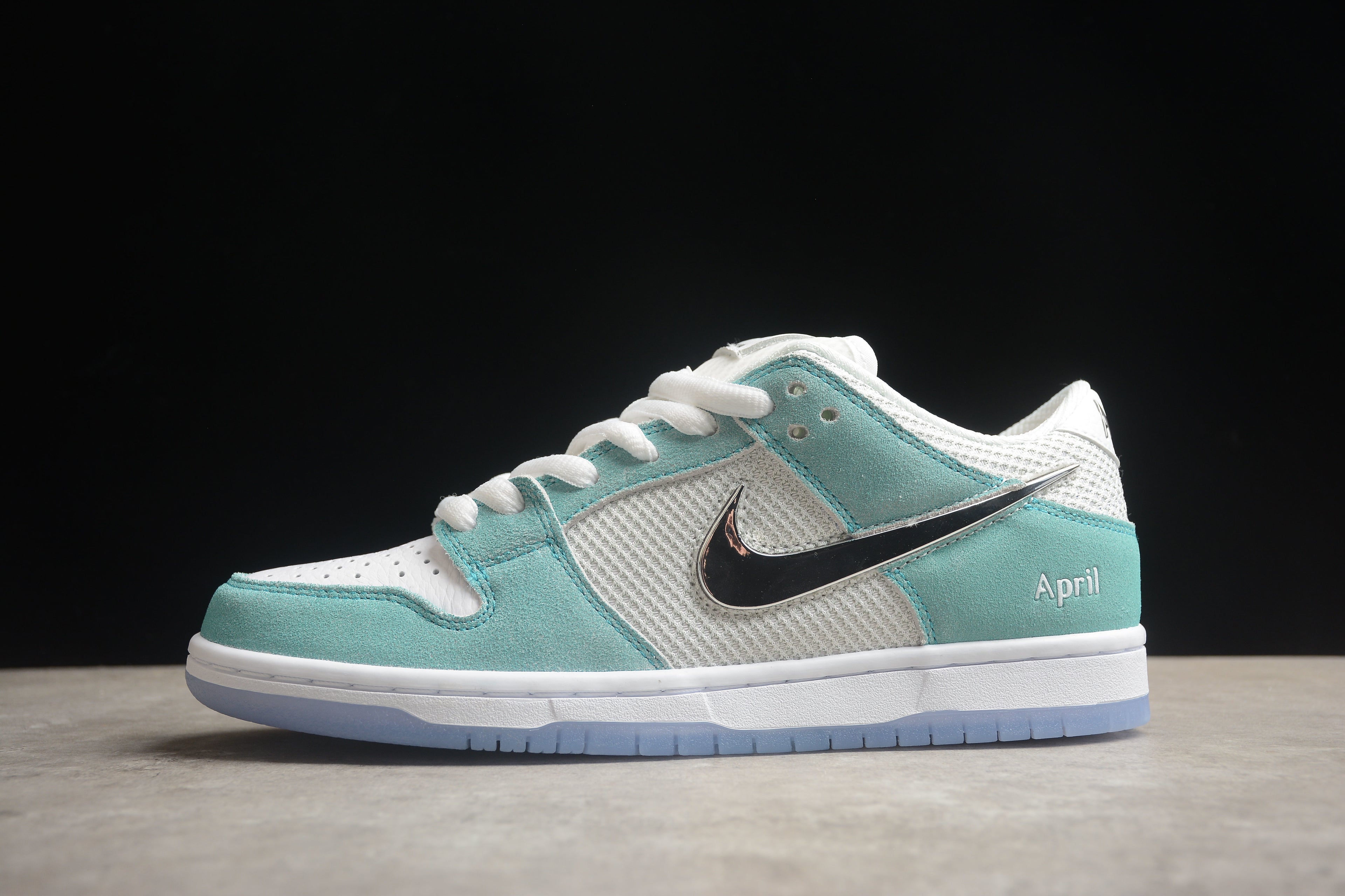 Dunk SB – Azul Claro / Blanco