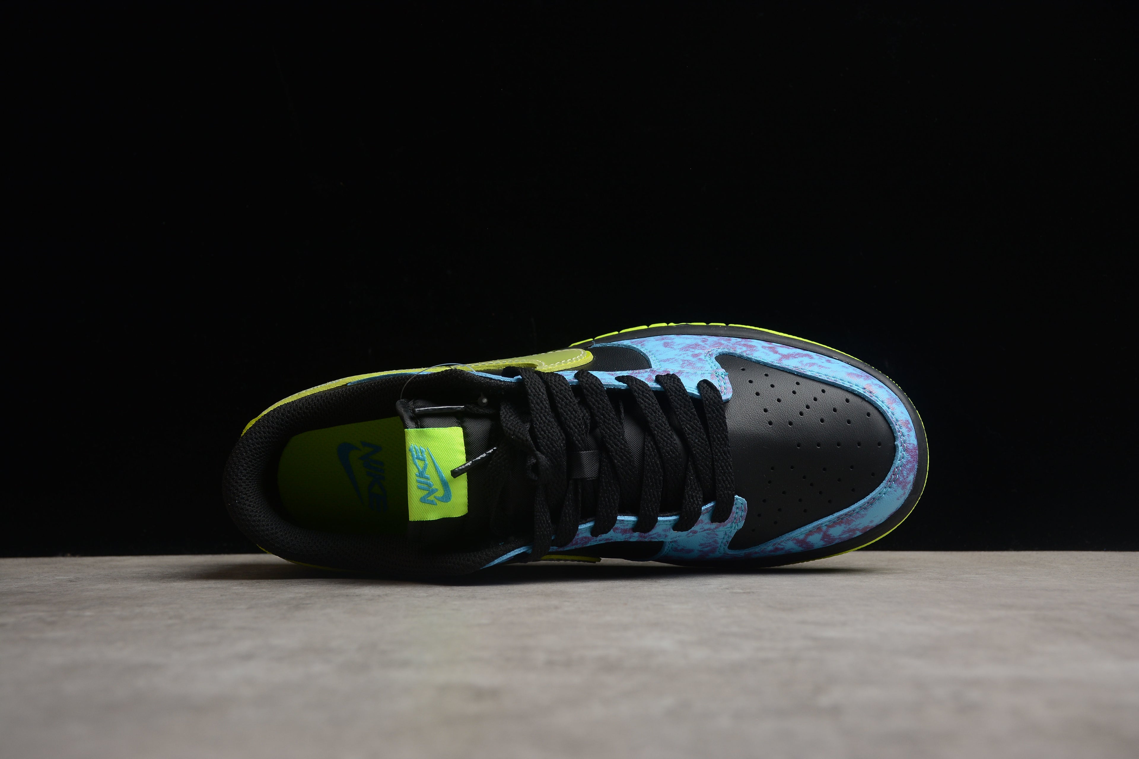 Dunk SB – Negro / Azul / Amarillo
