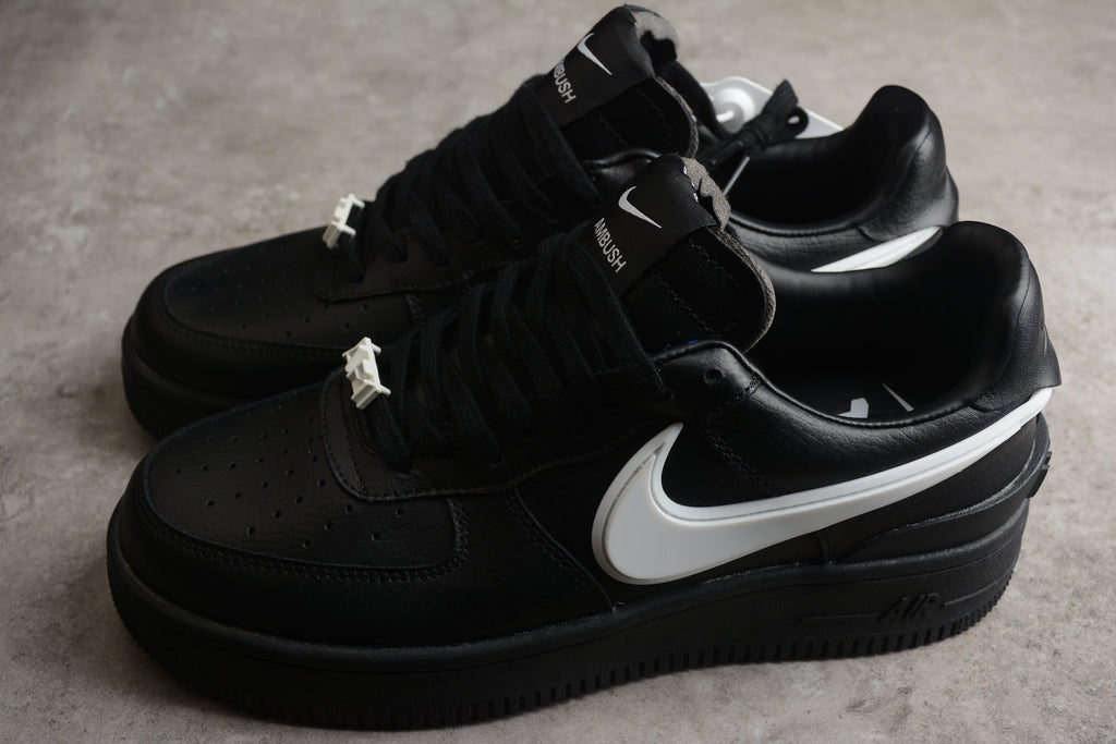 Air Force 1 Low – Full Negro / Blanco