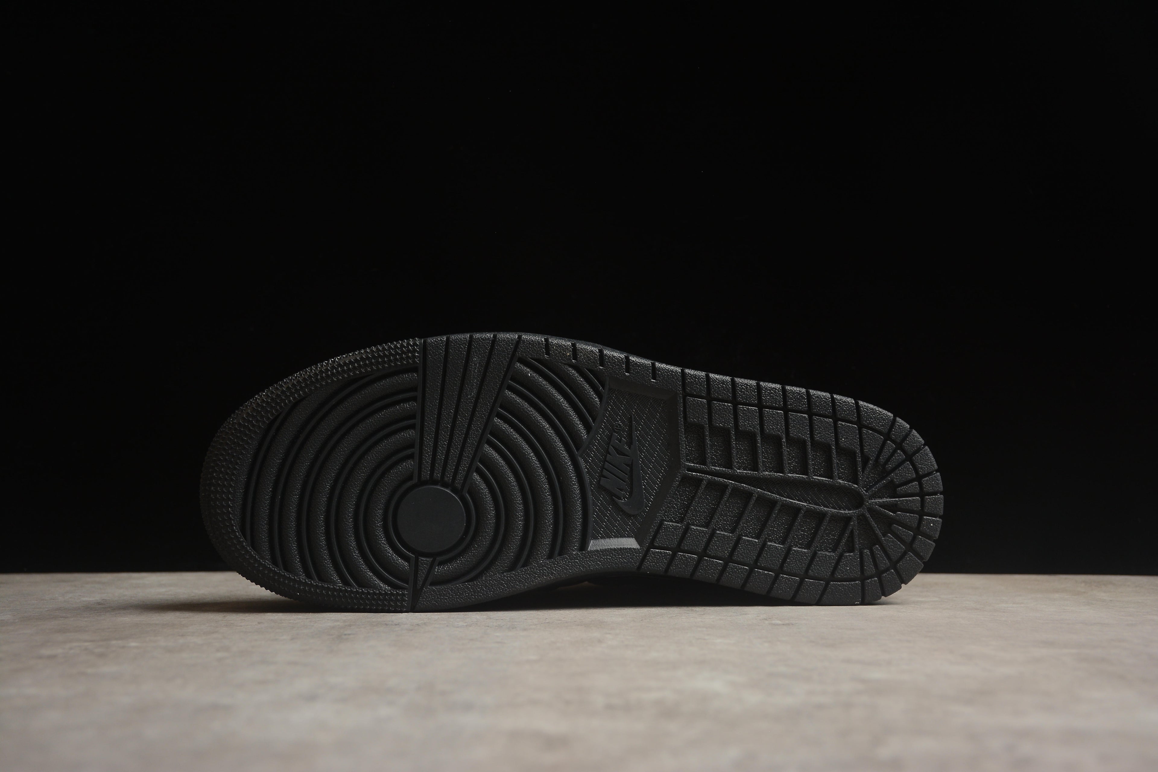 Jordan 1 Low – Negro Brillante