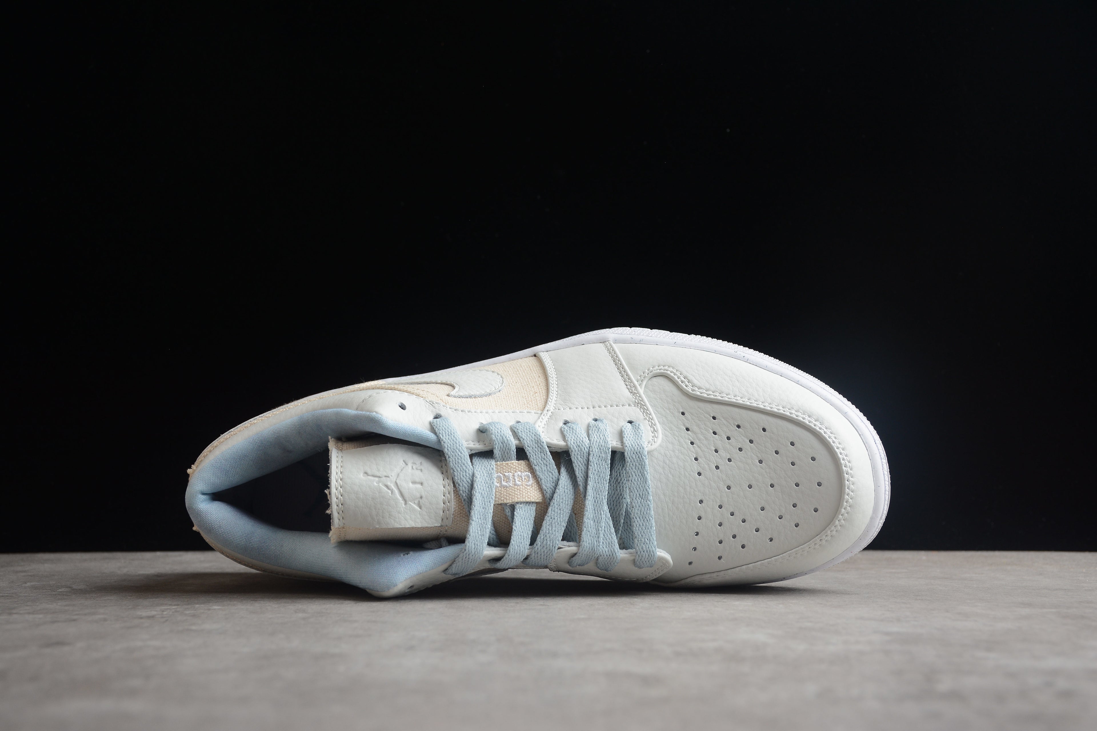 Jordan 1 Low – Gris / Beige / Azul