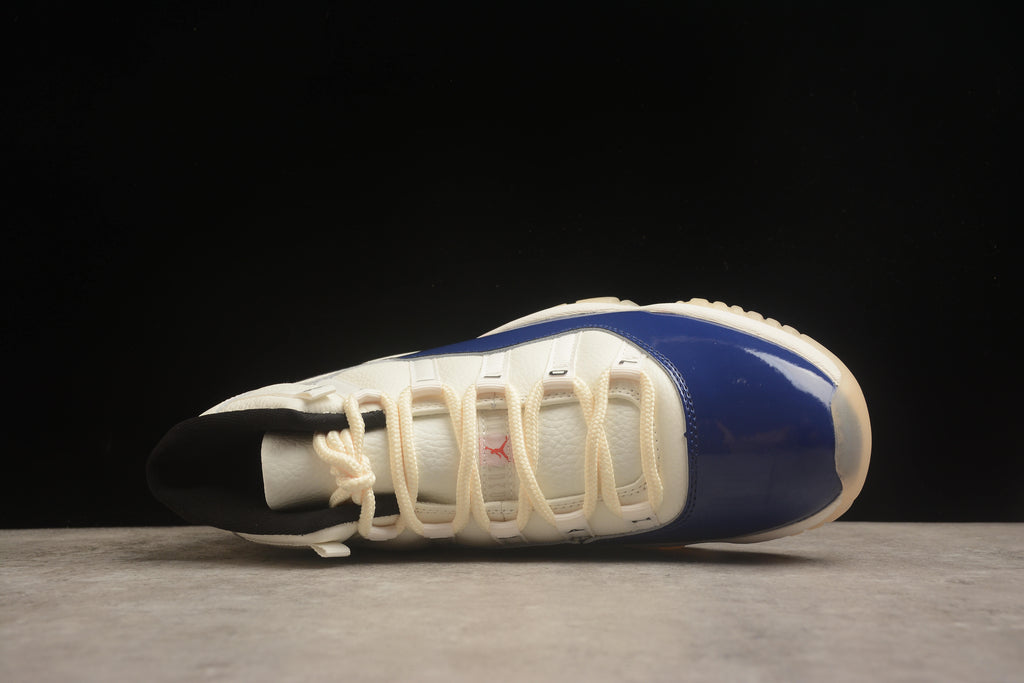 Air Jordan 11 – Beige / Azul