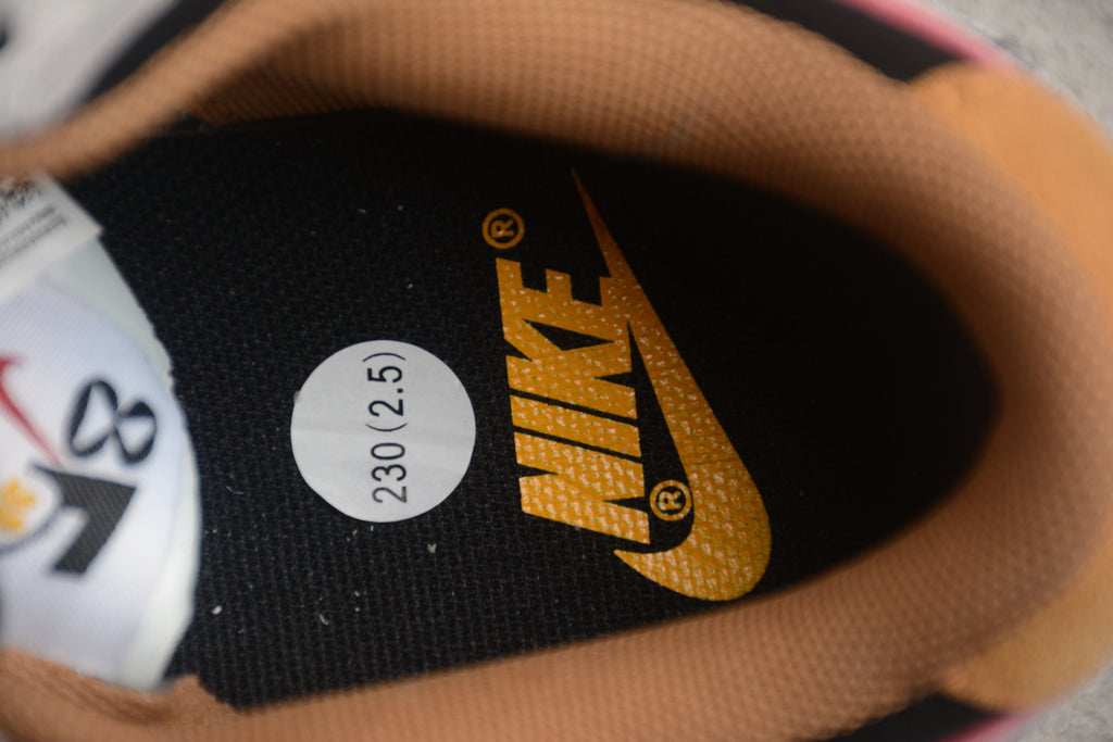 Dunk SB – Gris / Negro / Rosa / Rojo