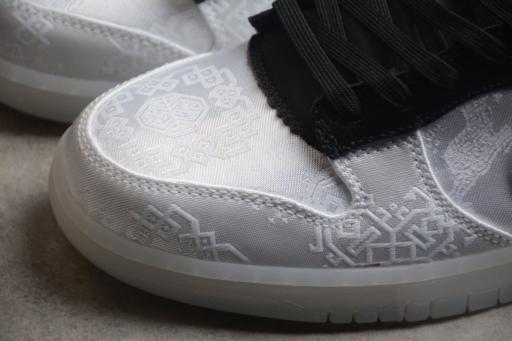 Dunk SB – Blanco / Negro