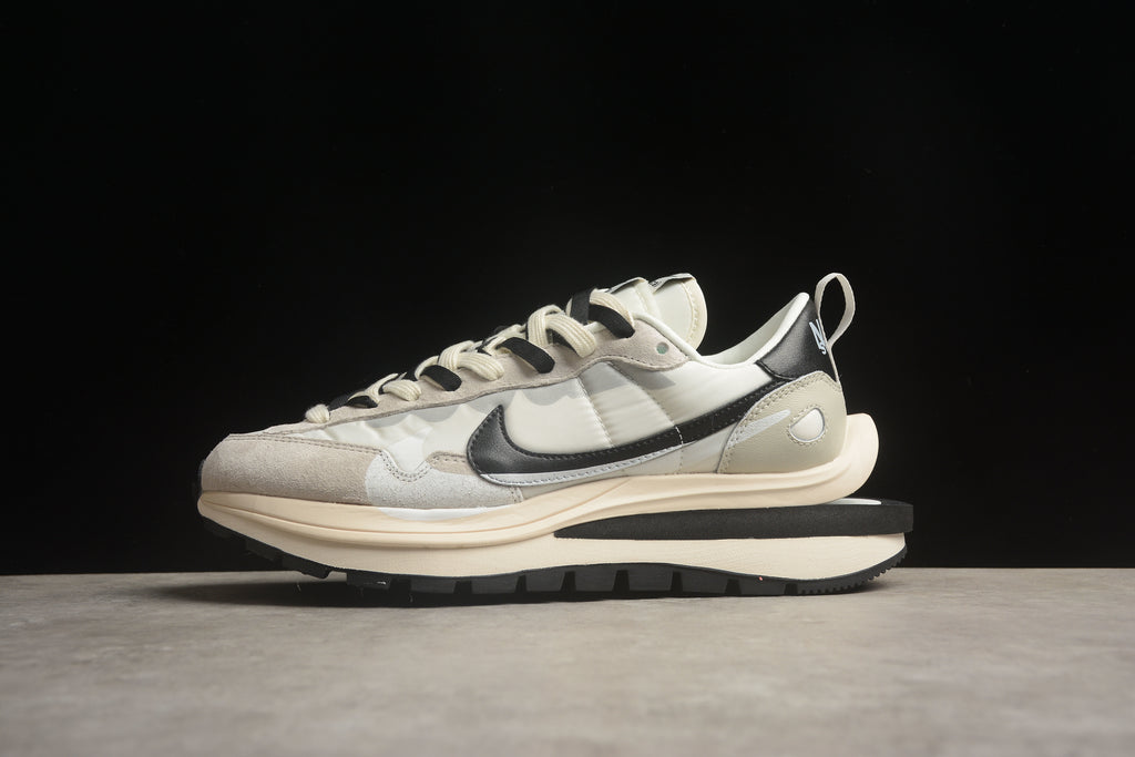 Sacai x VaporWaffle – Blanco / Negro