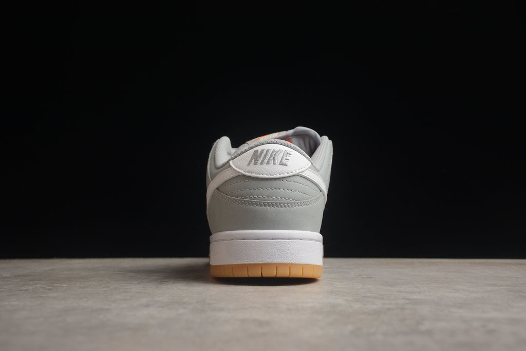 Dunk SB – Gris / Blanco