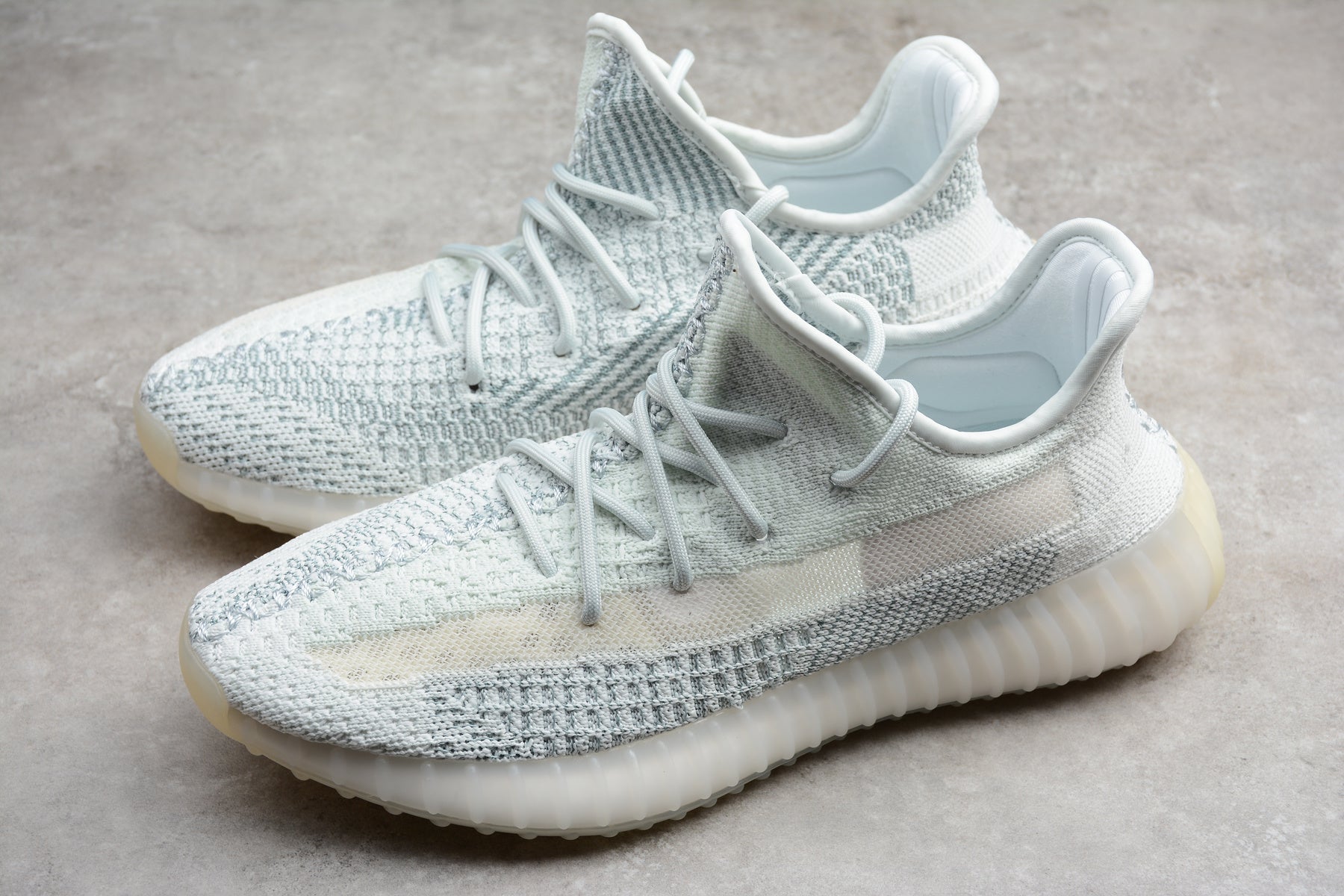 Adidas Yeezy 350 – Azul Claro / Blanco