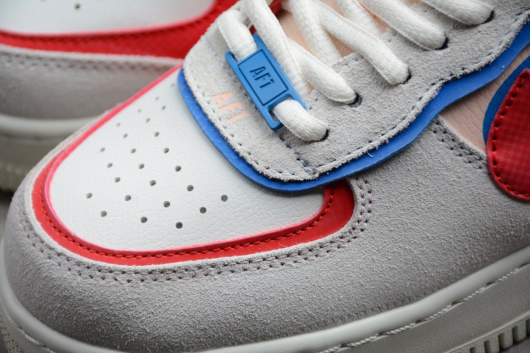 Air Force 1 Shadow – Gris / Rosa / Rojo