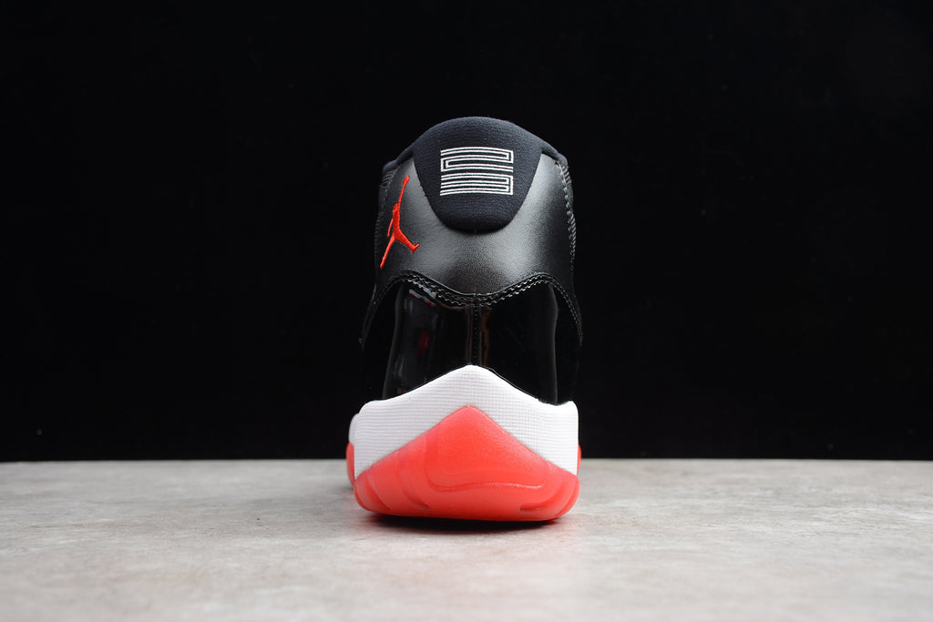 Air Jordan 11 – Negro / Rojo