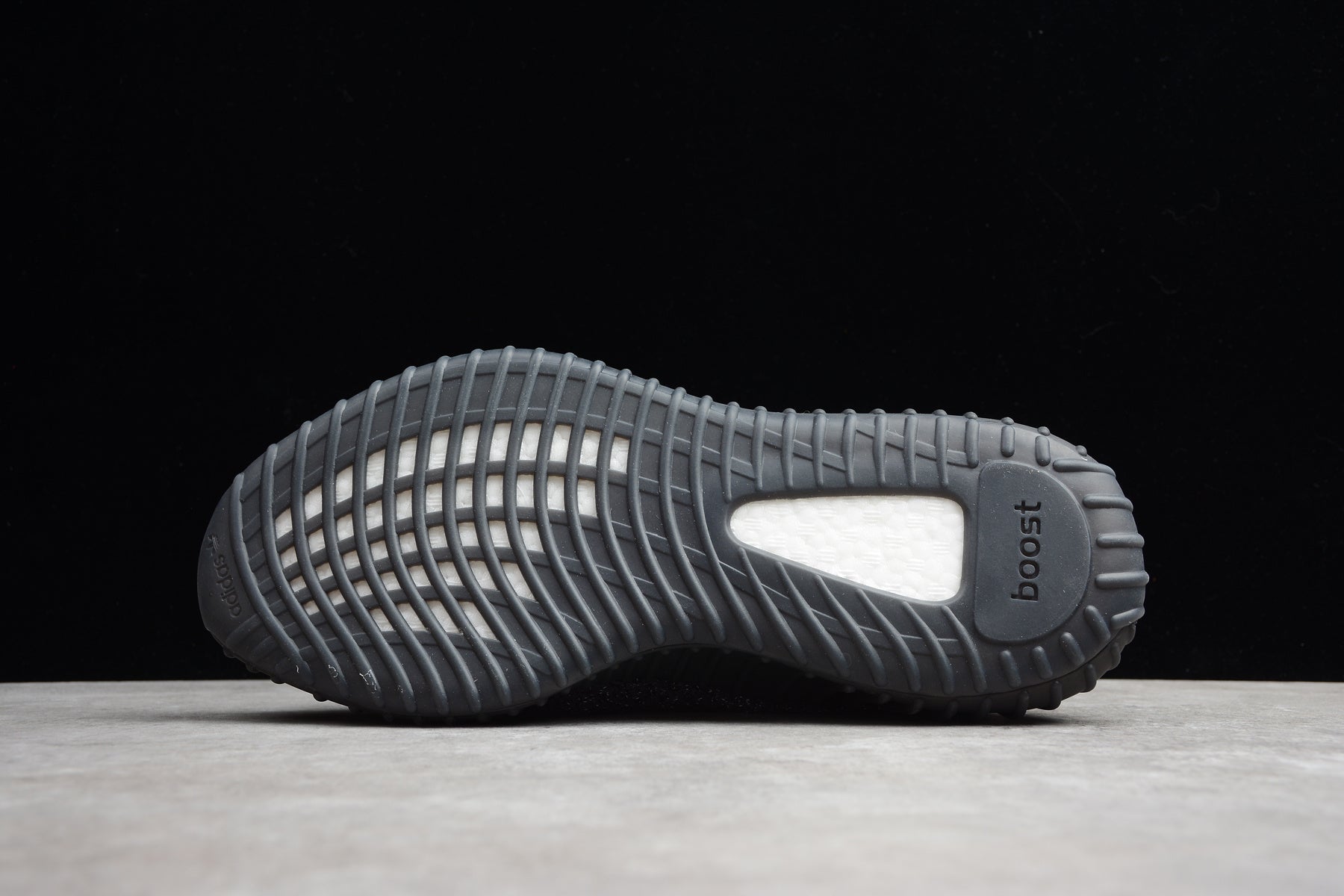Adidas Yeezy 350 – Negro