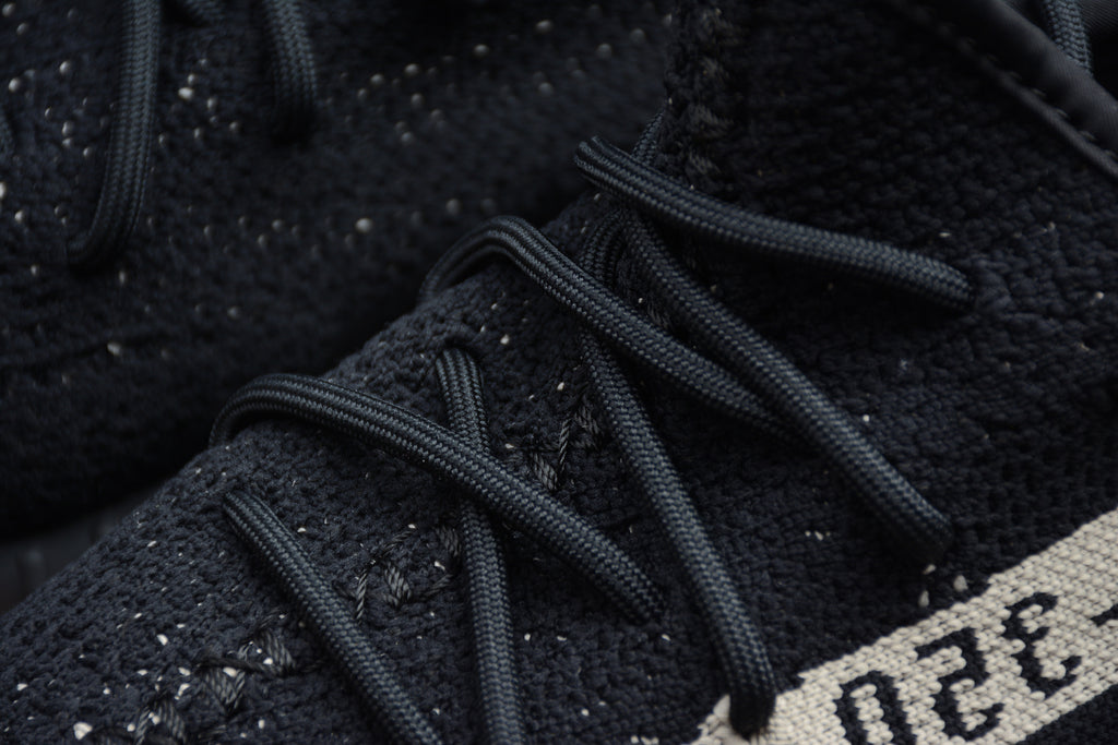 Adidas Yeezy 350 – Negro / Blanco