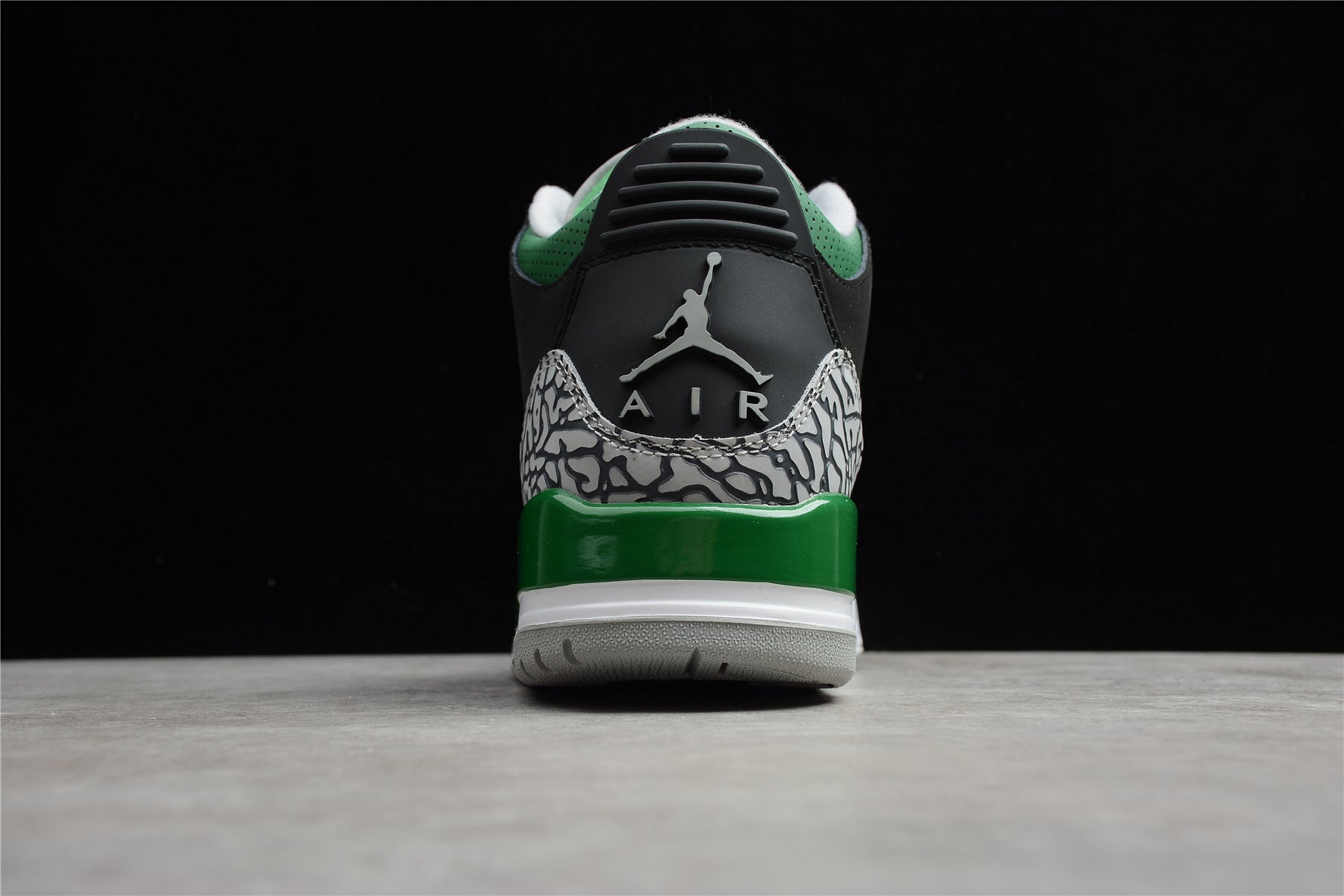 Air Jordan 3 – Negro / Verde