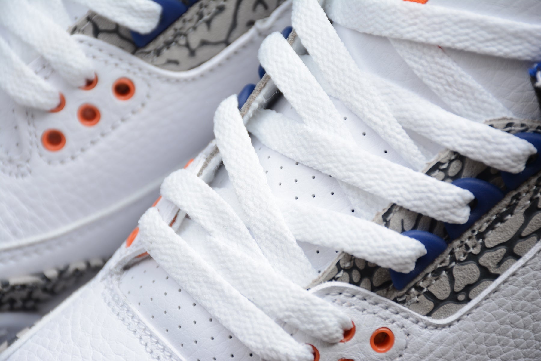 Air Jordan 3 – Blanco / Naranja