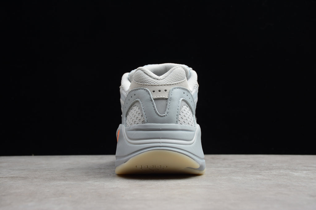 Adidas Yeezy 700 – Azul / Naranja