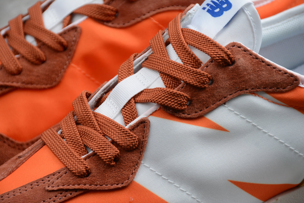 New Balance 327 – Naranja / Gris