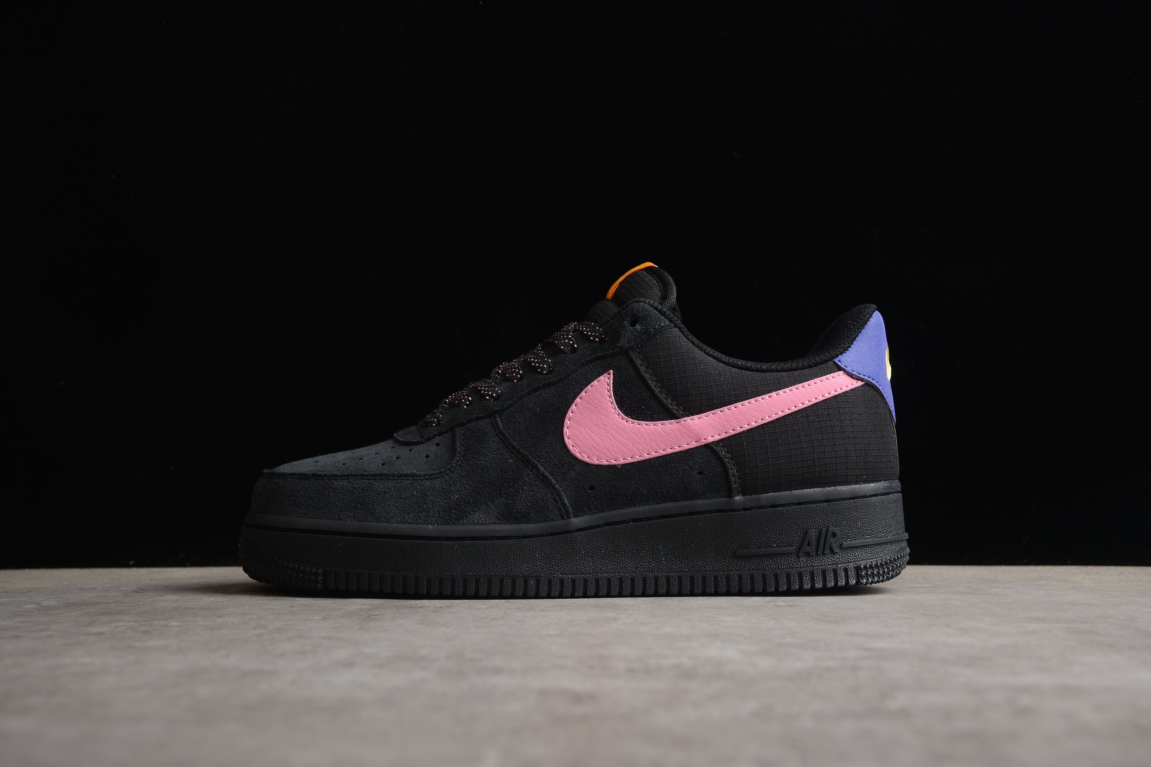 Air Force 1 Low – Negro / Rosa