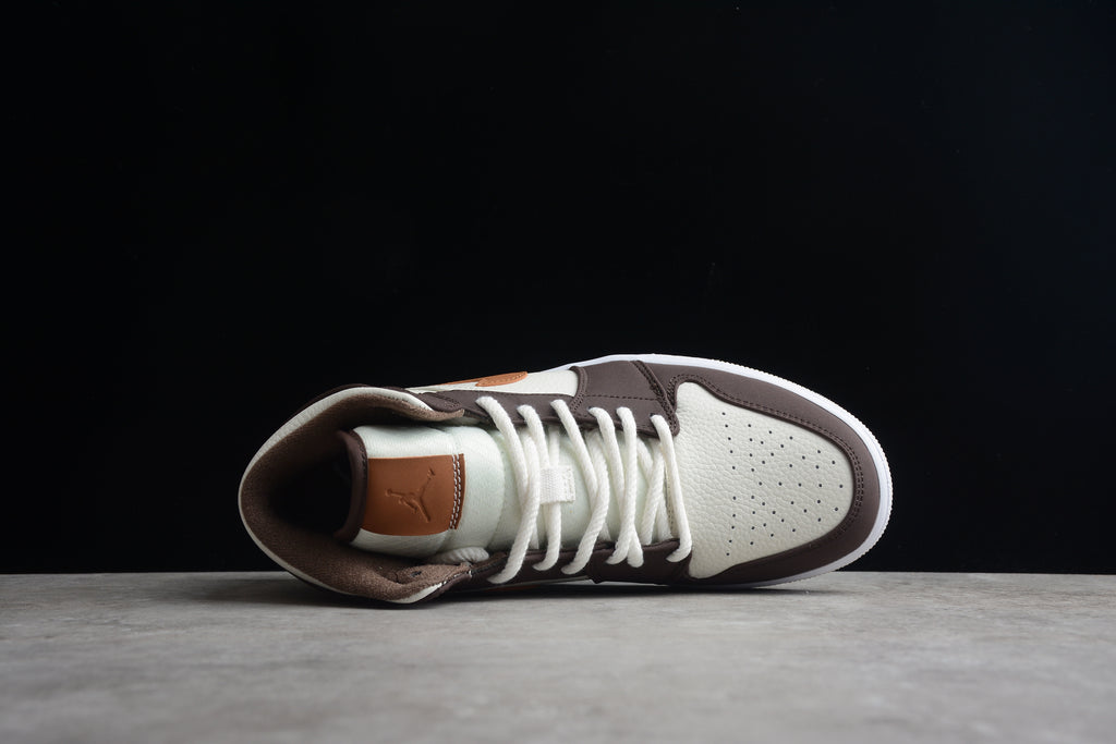 Air Jordan 1 Mid – Marrón / Beige
