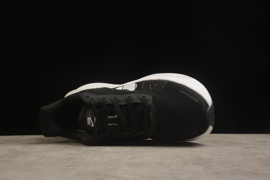 Vomero Premium – Negro / Blanco