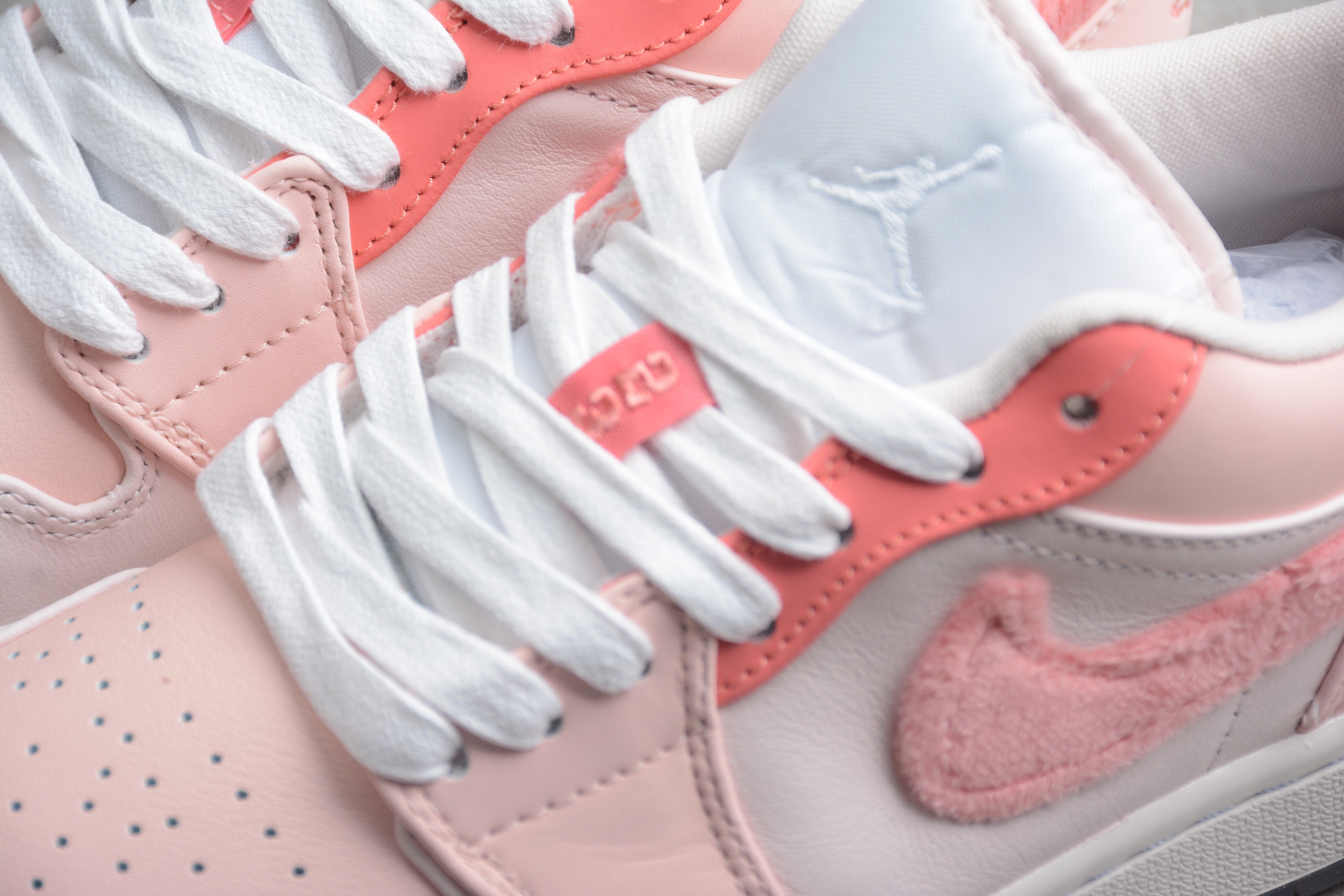 Jordan 1 Low – Rosa Piel