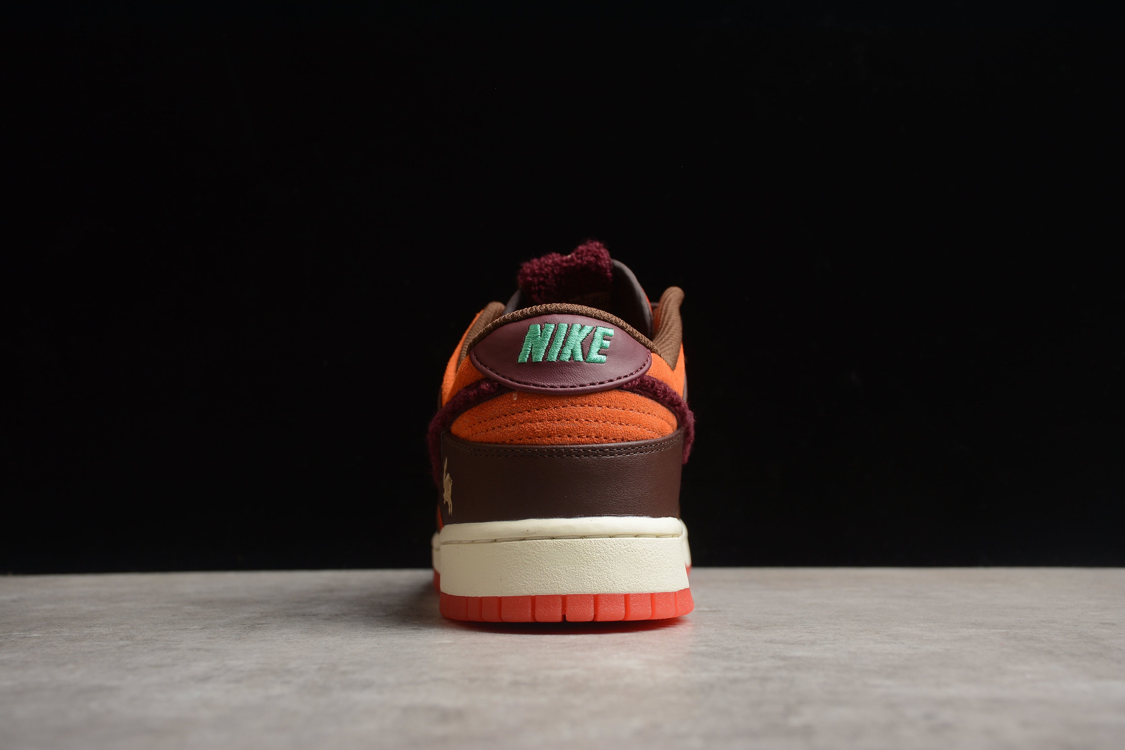 Dunk SB – Marrón / Rojo