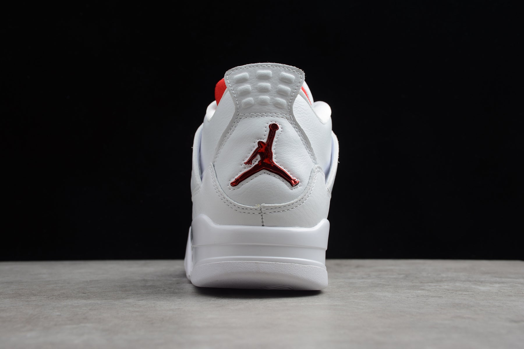 Air Jordan 4 – Blanco / Rojo
