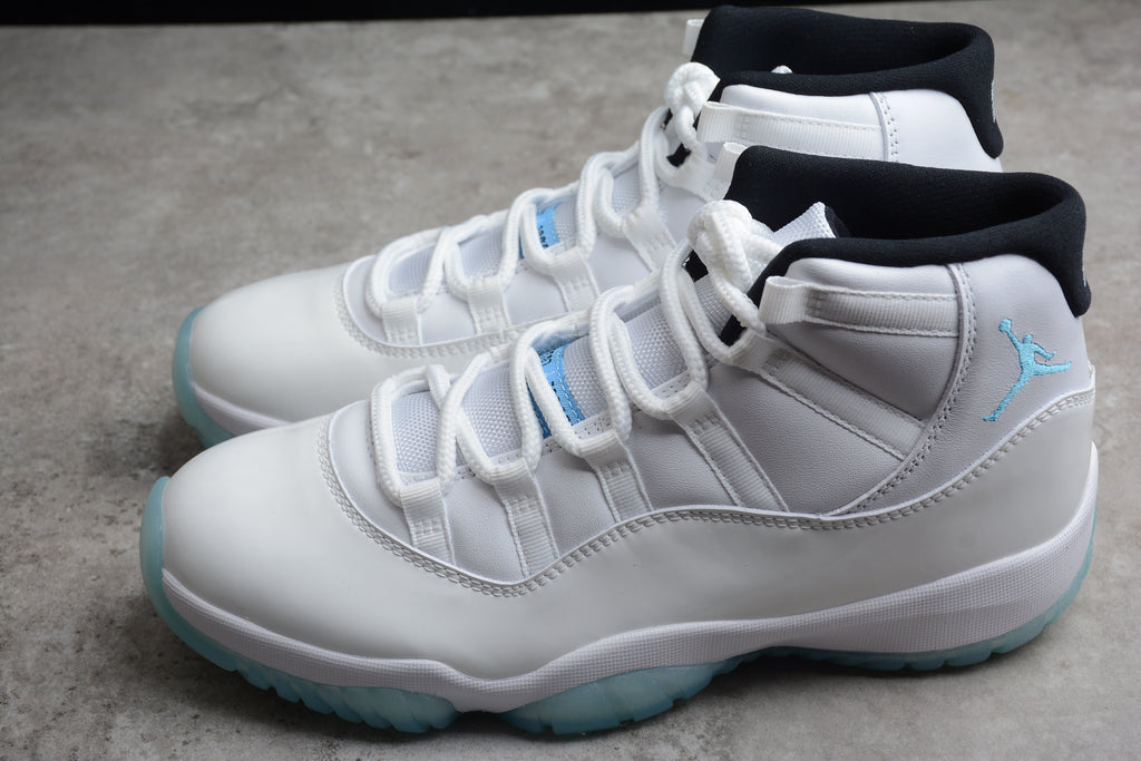 Air Jordan 11 – Blanco / Azul