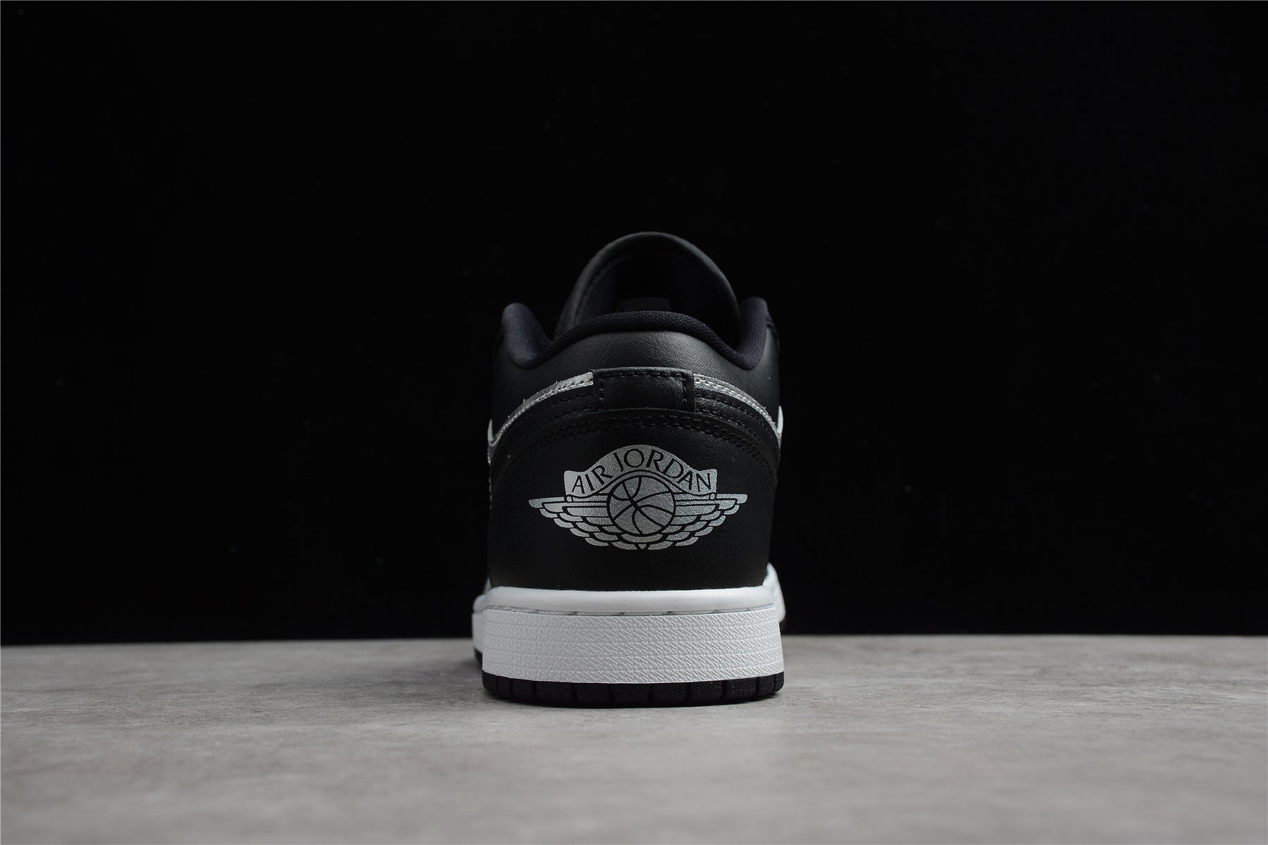 Jordan 1 Low – Negro / Plata