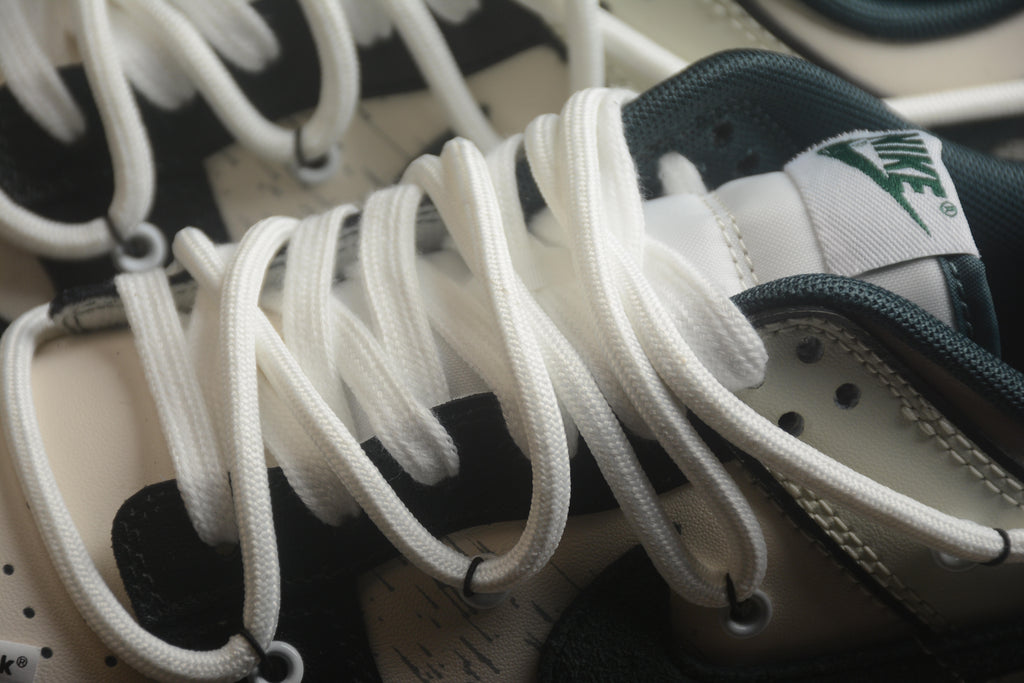 Dunk SB – Blanco / Gris / Negro