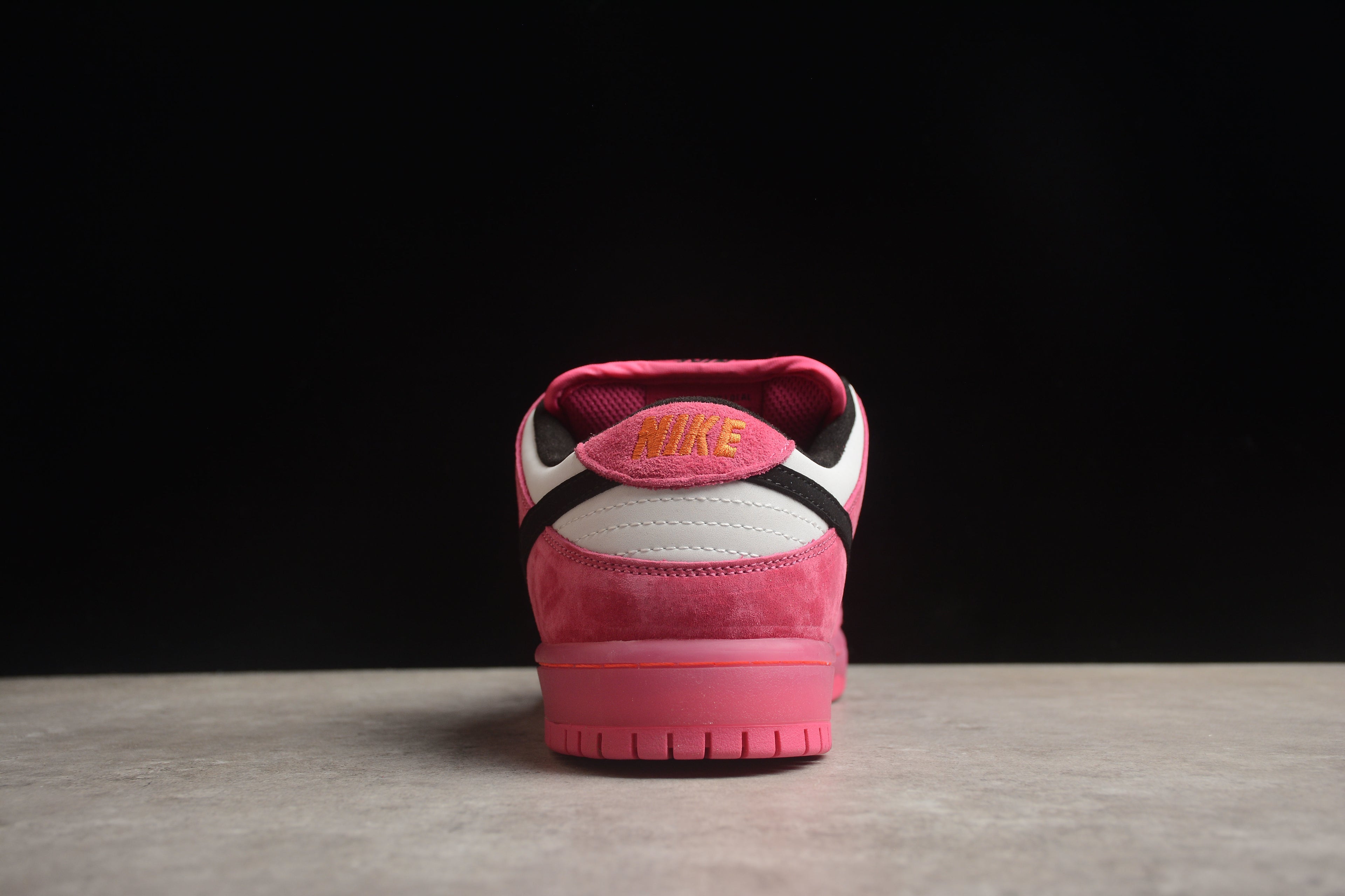 Dunk SB – Rosa / Negro