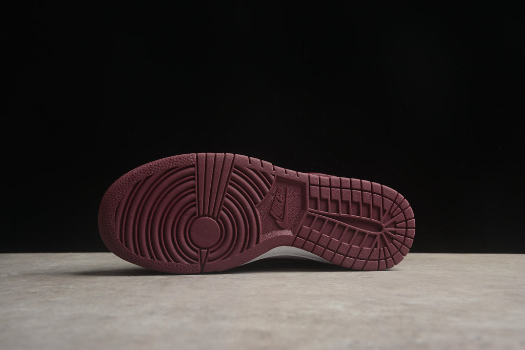 Dunk SB – Granate / Blanco