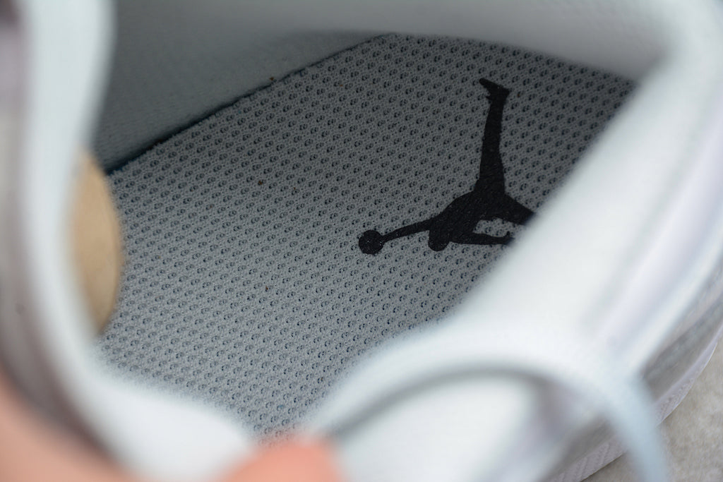 Air Jordan 1 Mid – Gris Claro / Blanco