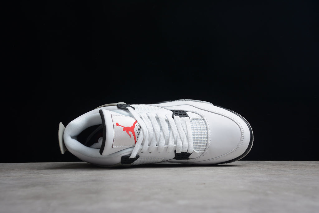 Air Jordan 4 – Blanco / Gris / Negro