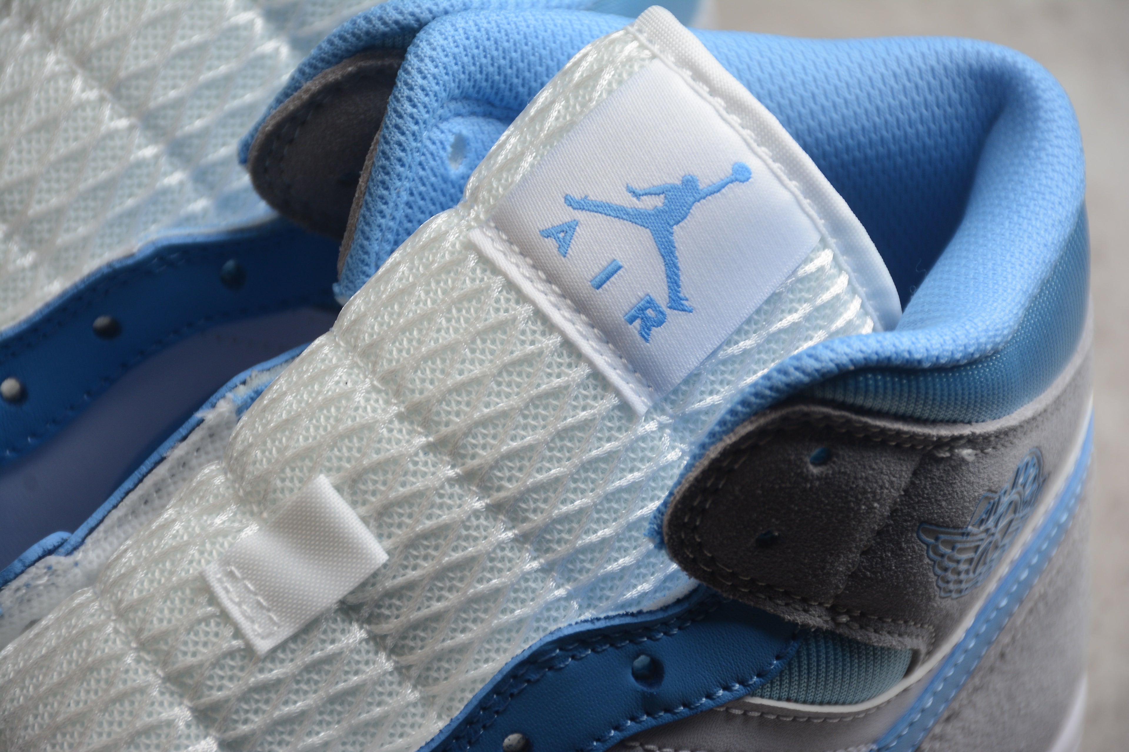 Air Jordan 1 Mid – Azul / Gris / Blanco