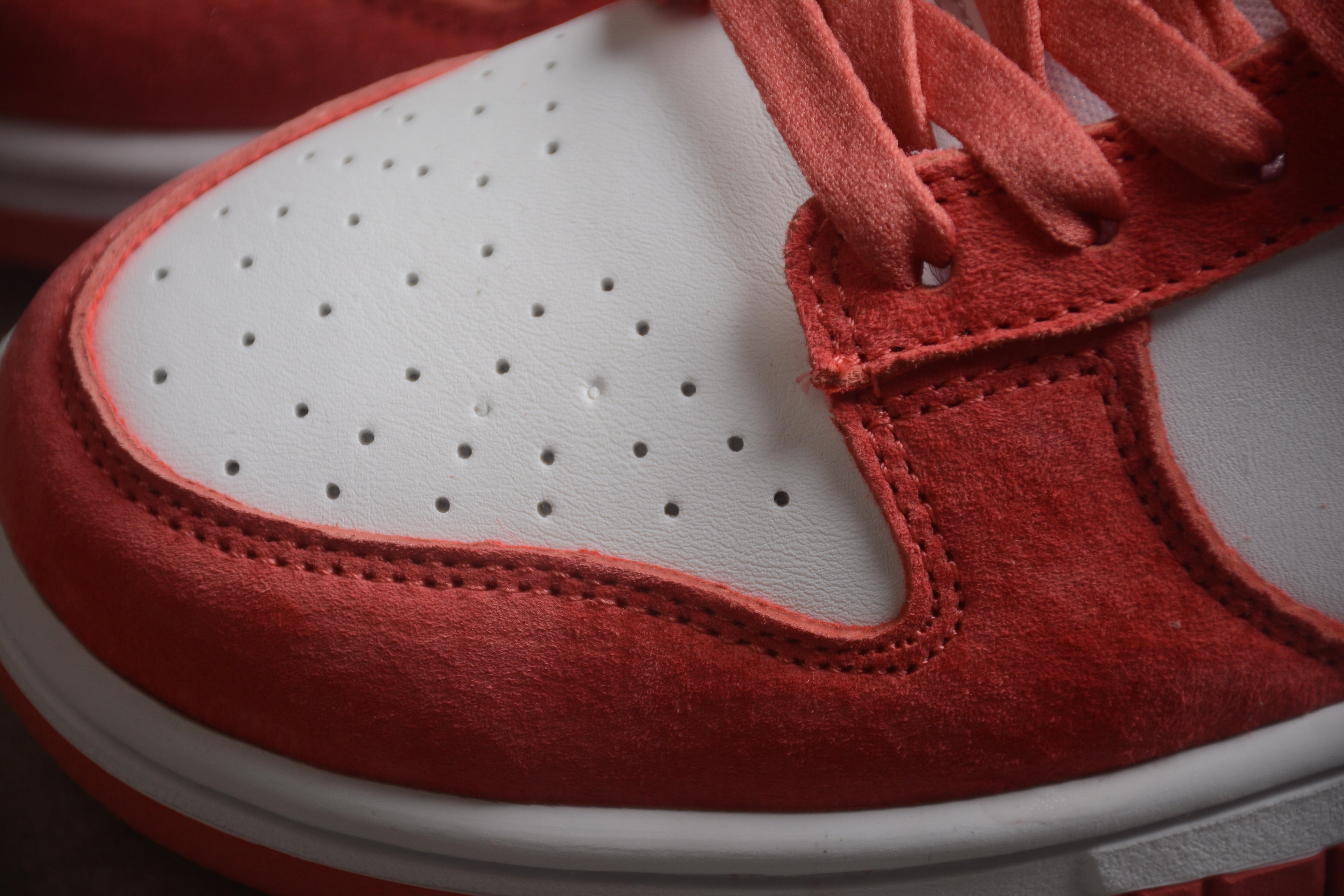 Dunk SB – Rojo / Rosa / Blanco
