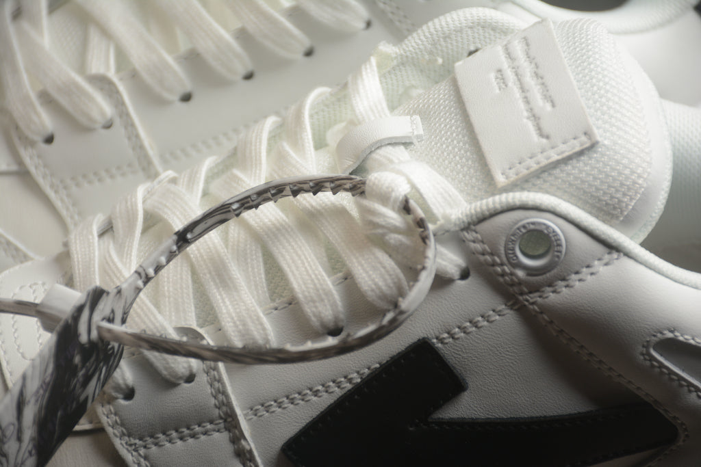 Off-White – Blanco / Negro