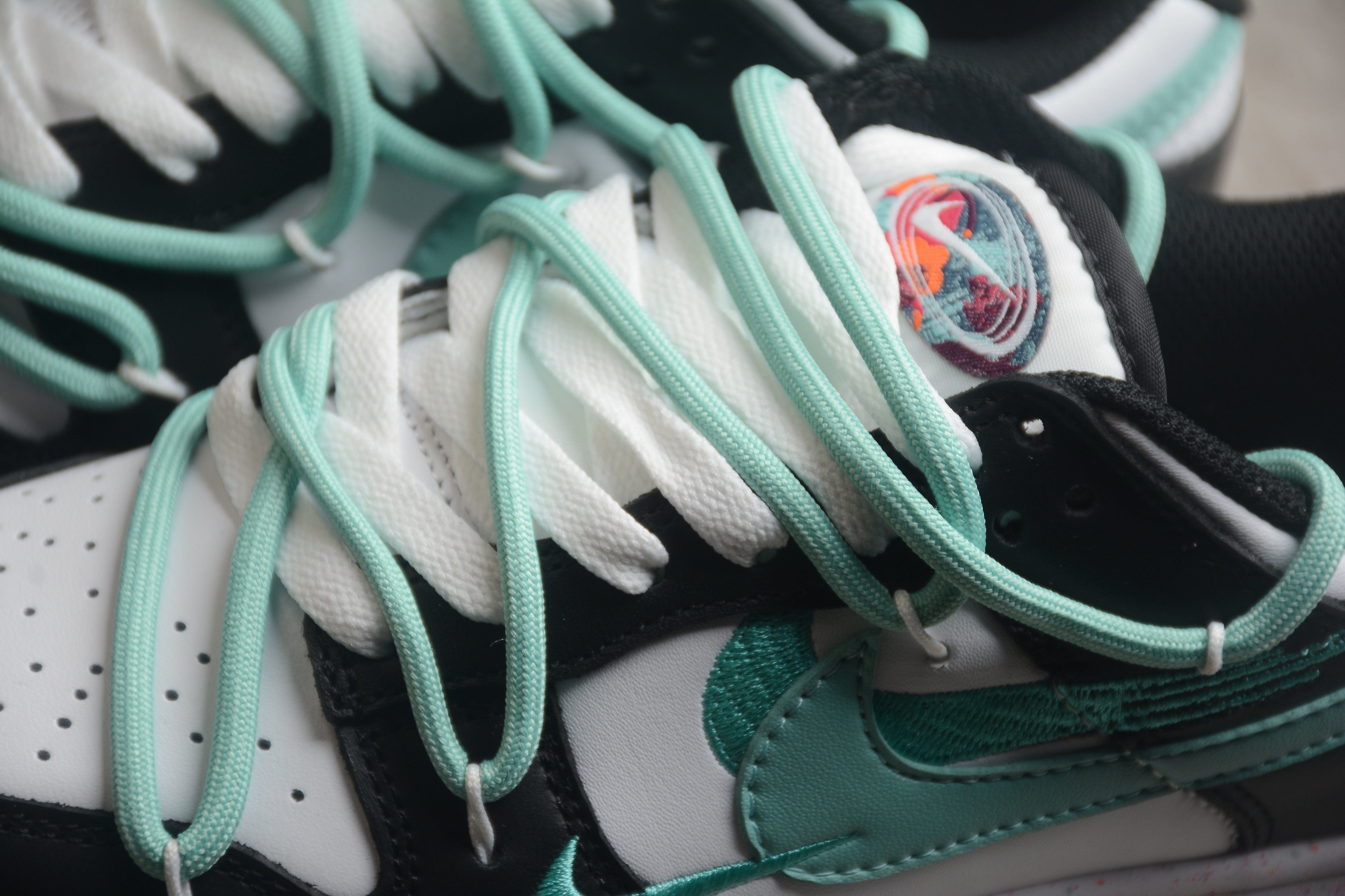 Dunk SB – Negro / Blanco / Turquesa