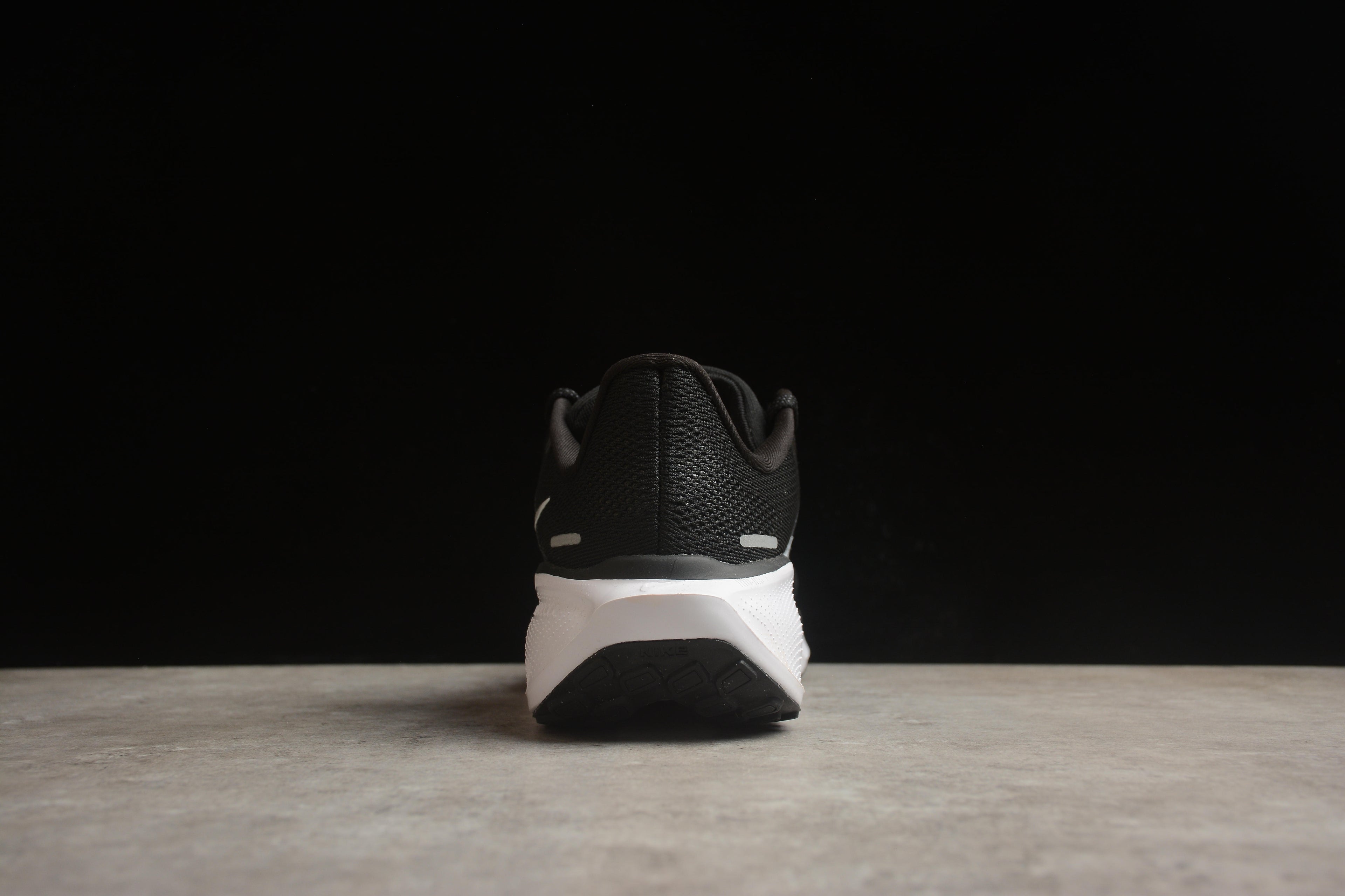 Pegasus 41 – Negro / Blanco