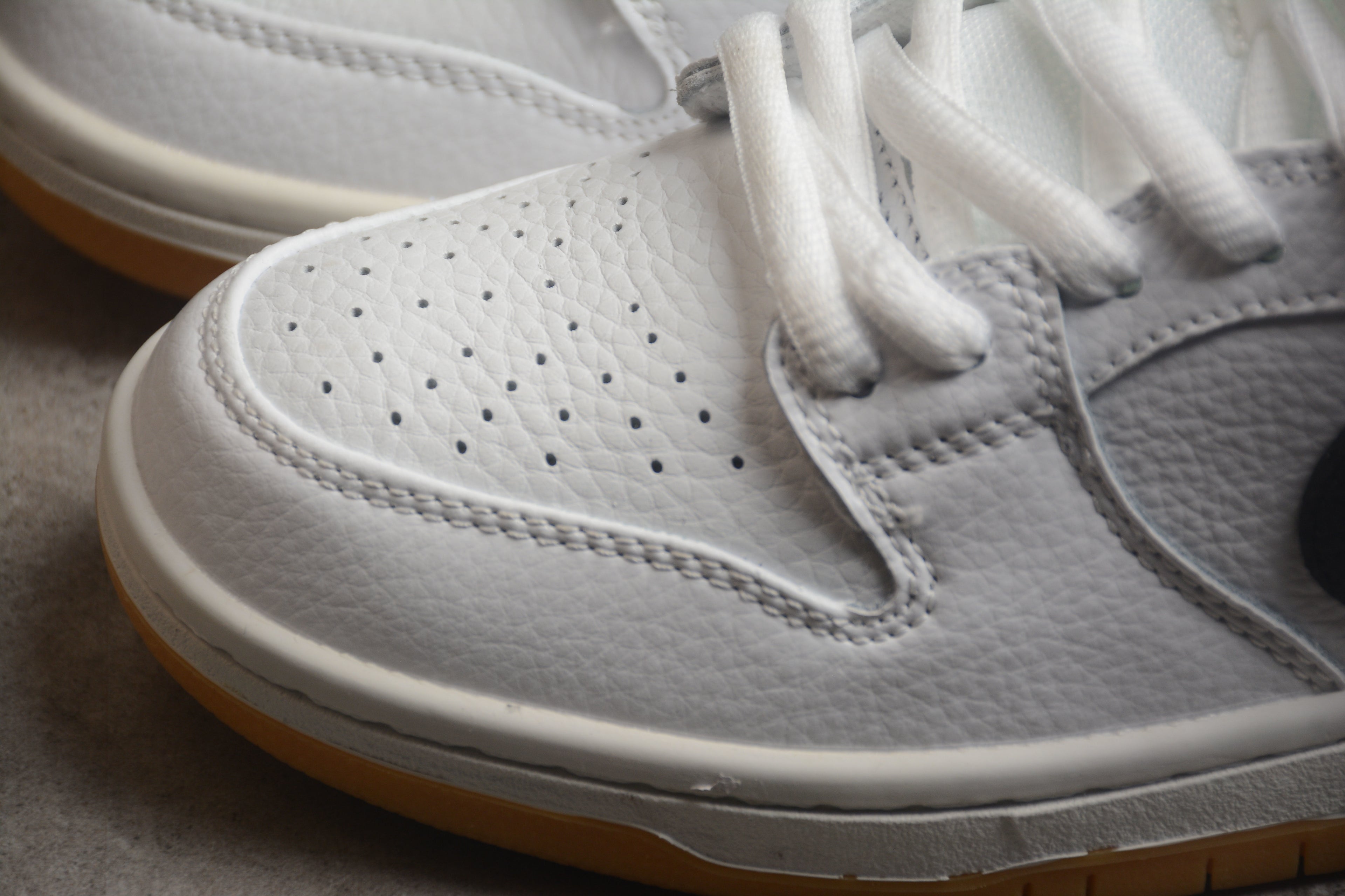 Dunk SB – Blanco / Negro