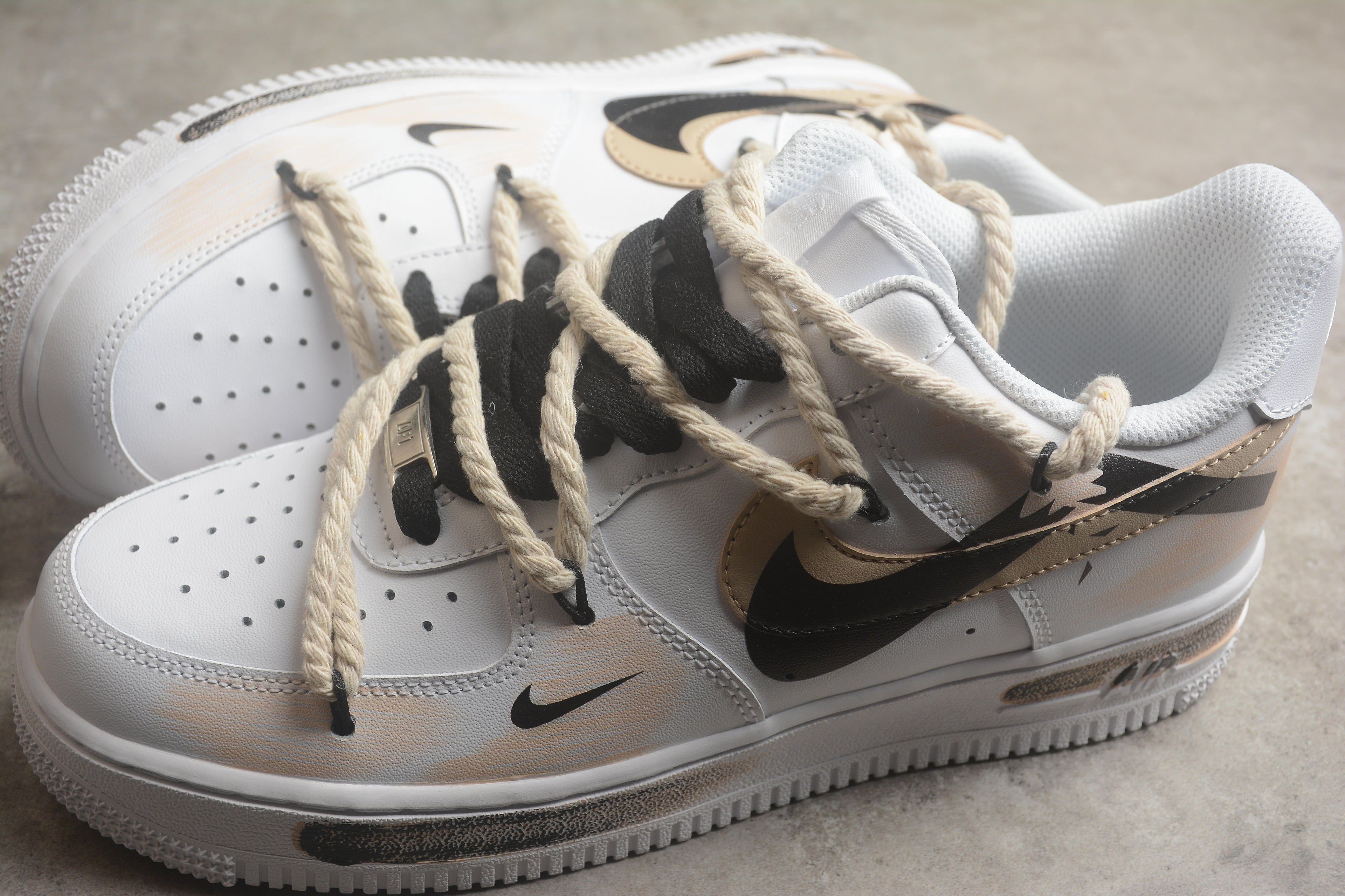 Air Force 1 Low – Blanco / Beige / Negro