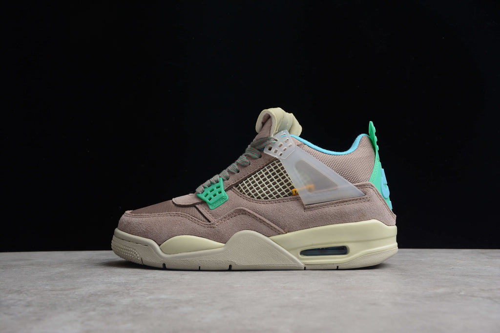 Air Jordan 4 – Marrón / Beige
