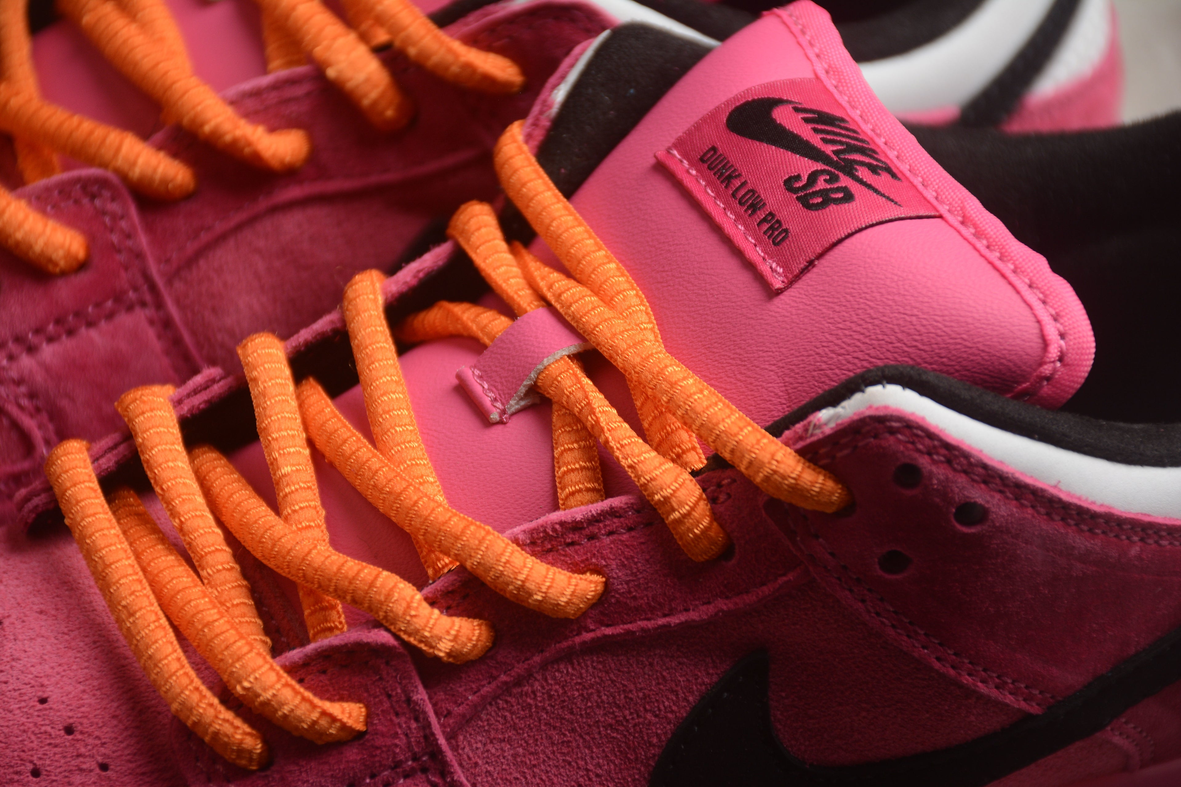 Dunk SB – Rosa / Negro