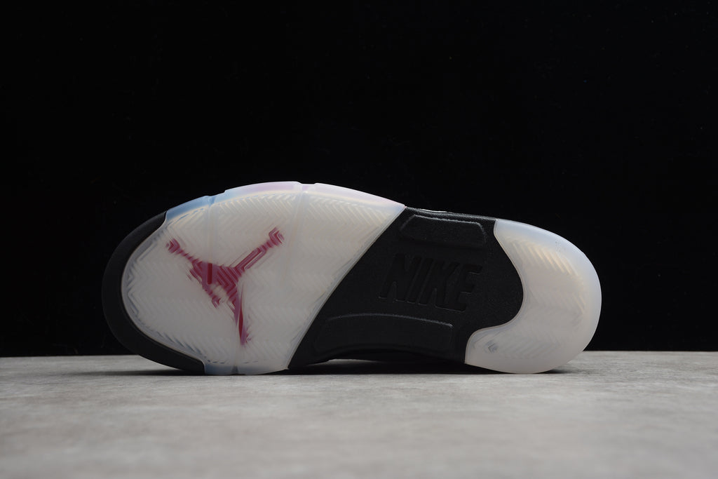 Air Jordan 5 – Blanco / Negro / Rojo