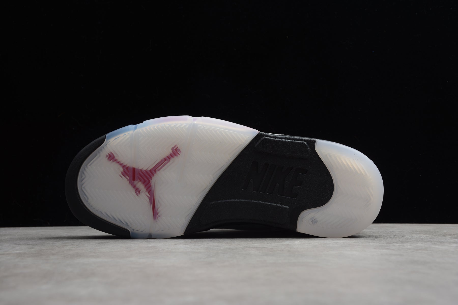 Air Jordan 5 – Blanco / Negro / Rojo