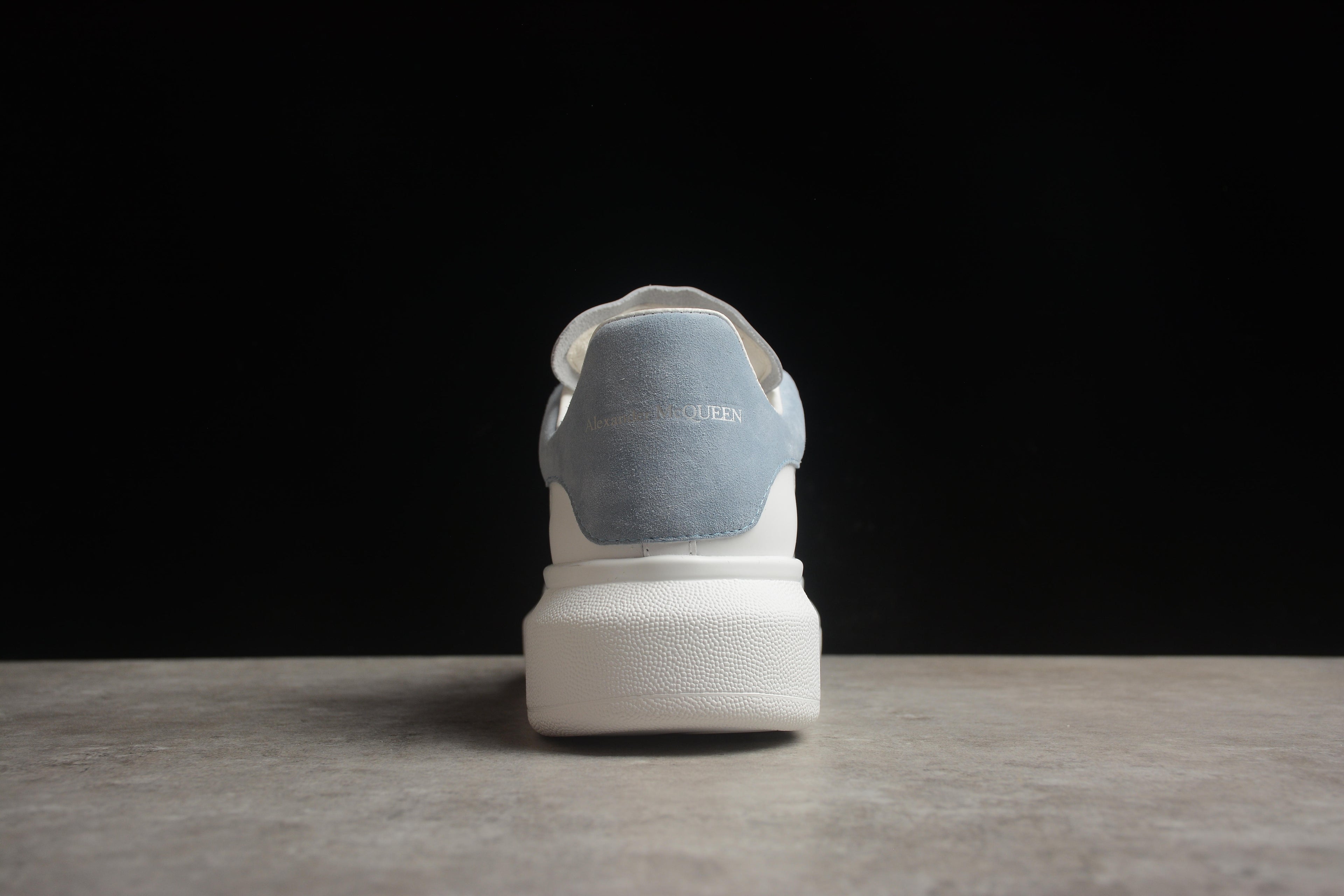 Alexander McQueen – Blanco / Azul Claro