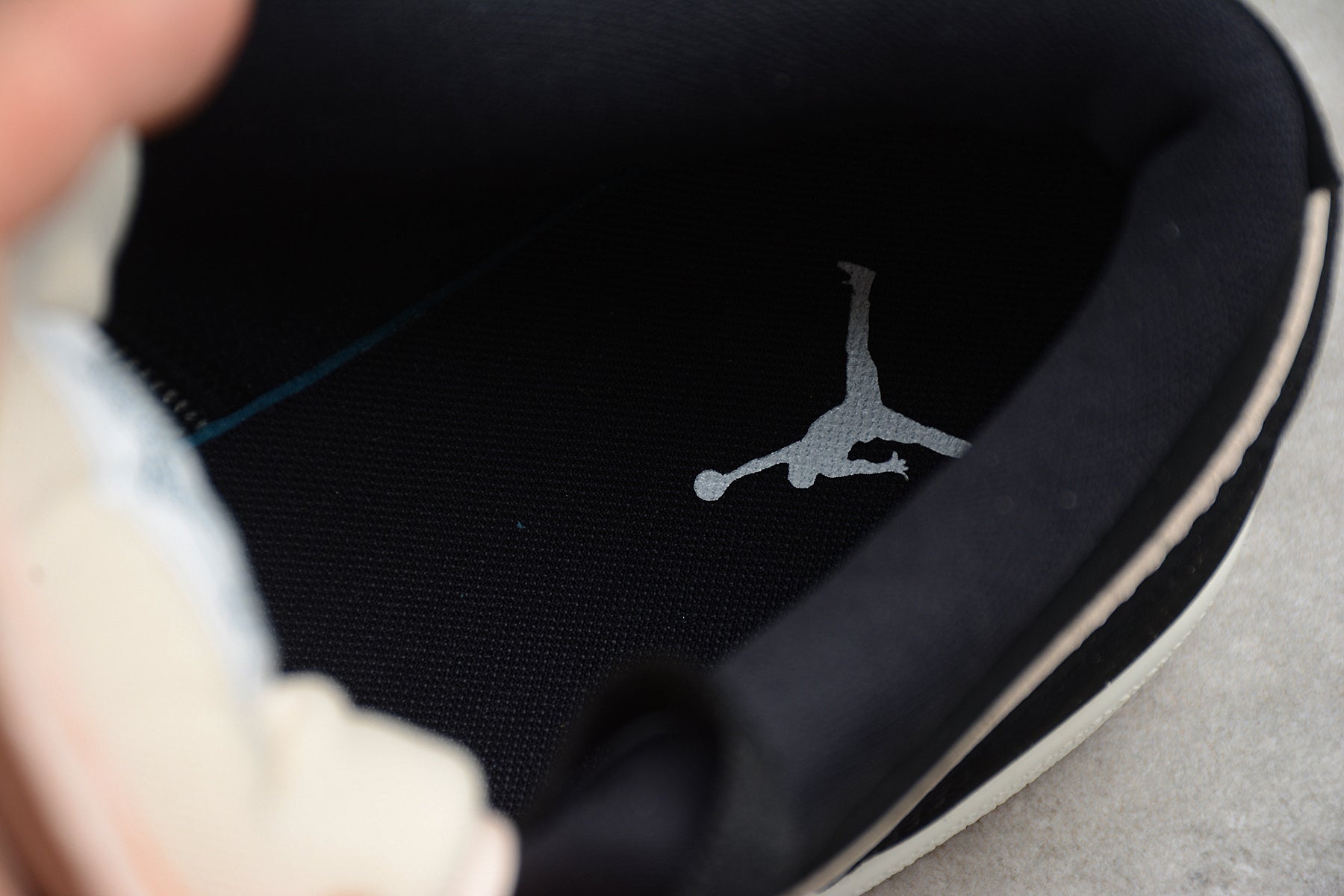 Jordan 1 Low – Negro / Rosa