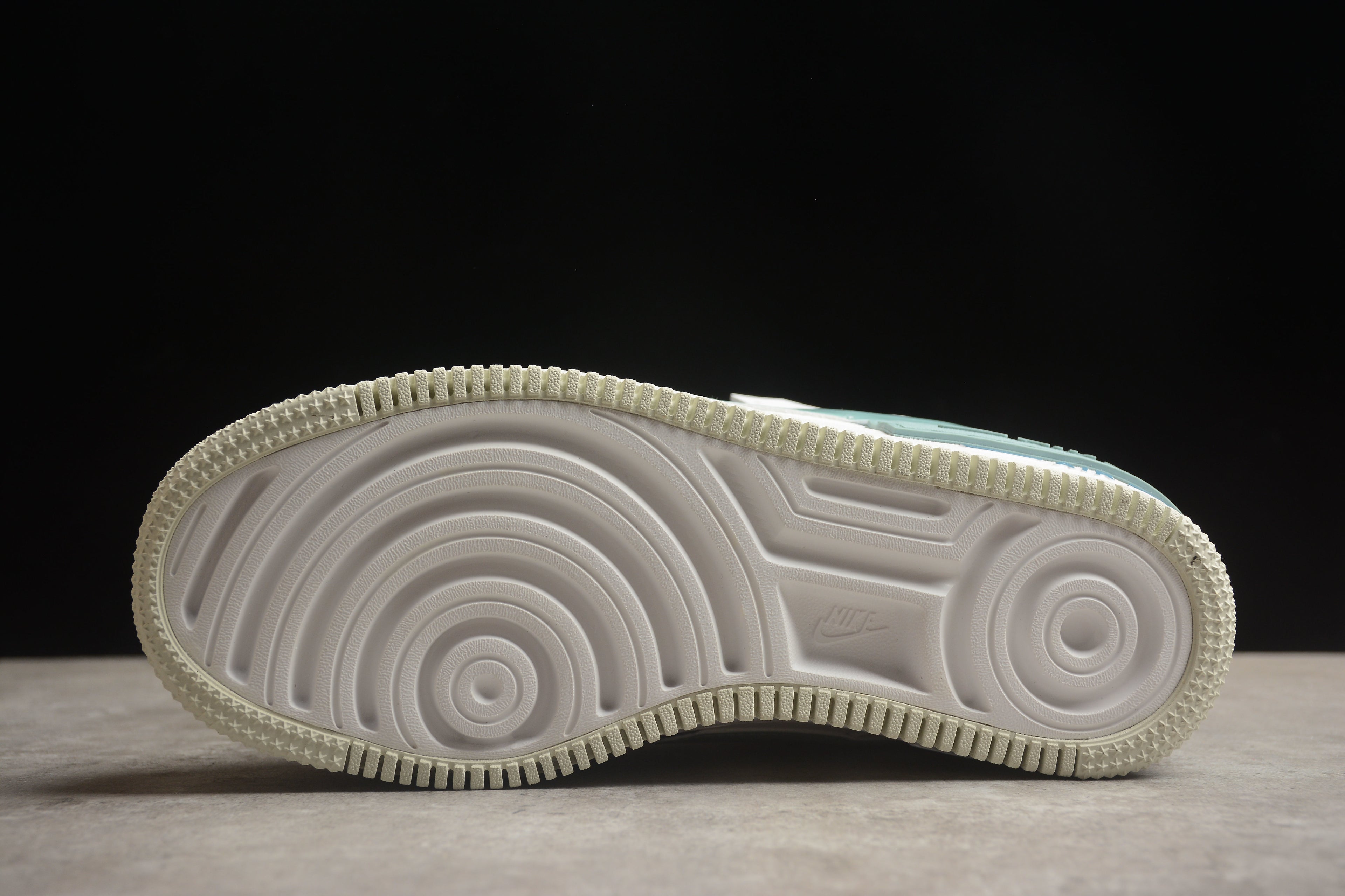 Air Force 1 Shadow – Blanco / Azul / Rosa